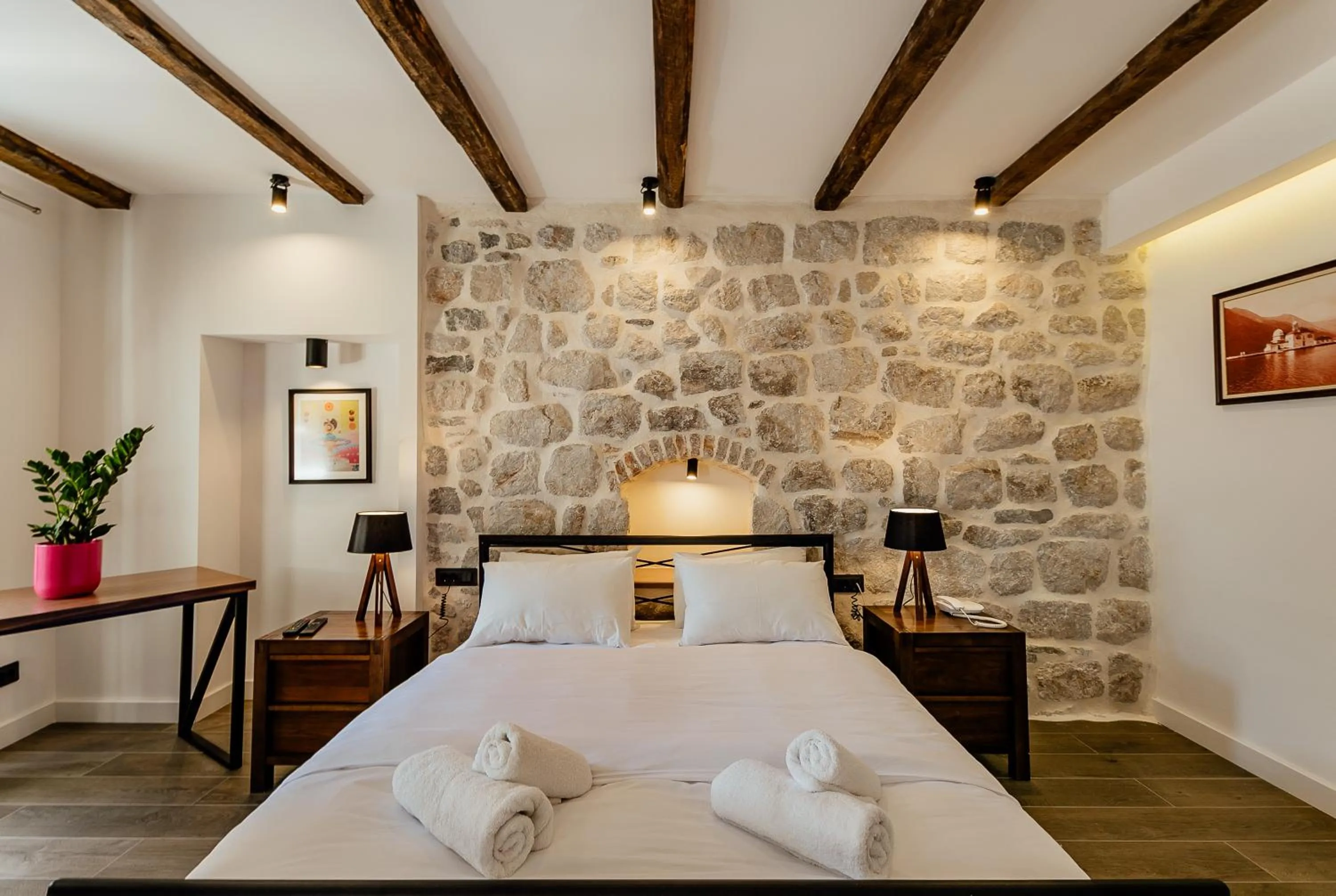 Bed in Conte Hotel & Restaurant