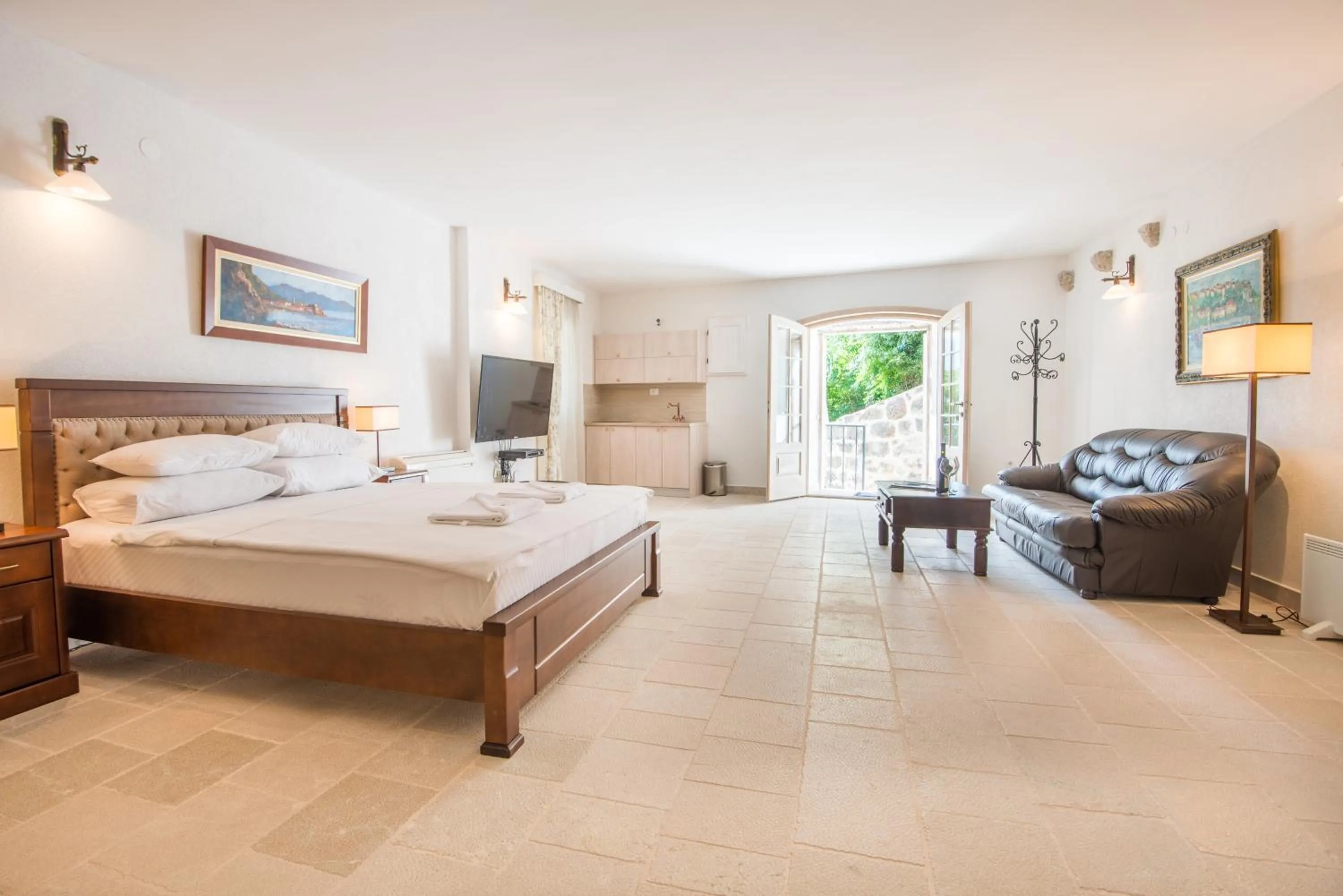 Bed in Conte Hotel & Restaurant