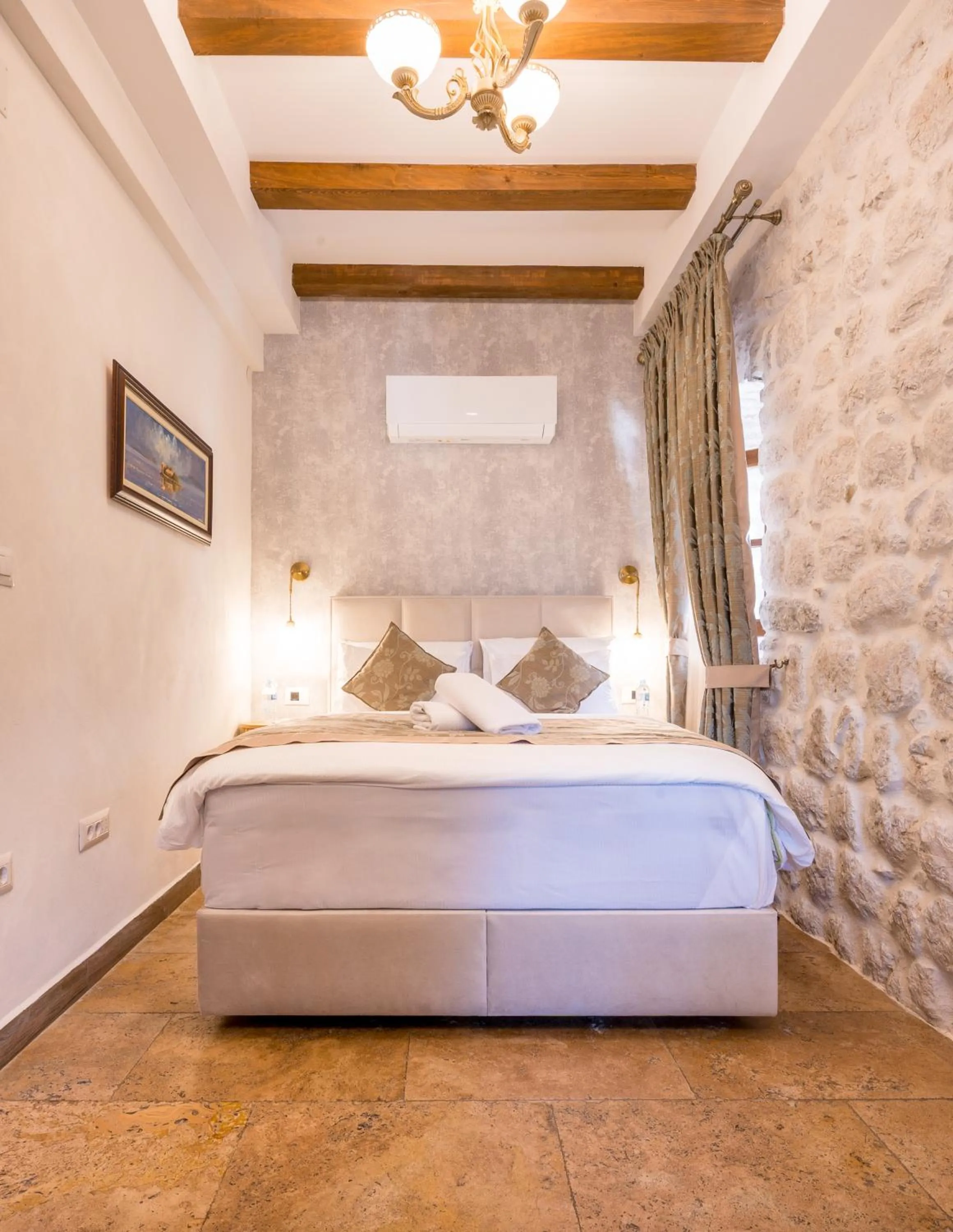 Bed in Conte Hotel & Restaurant