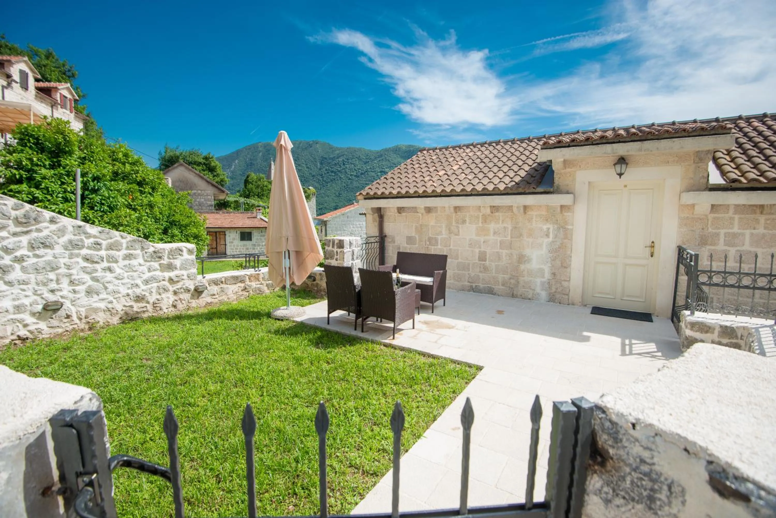 Conte Hotel & Restaurant