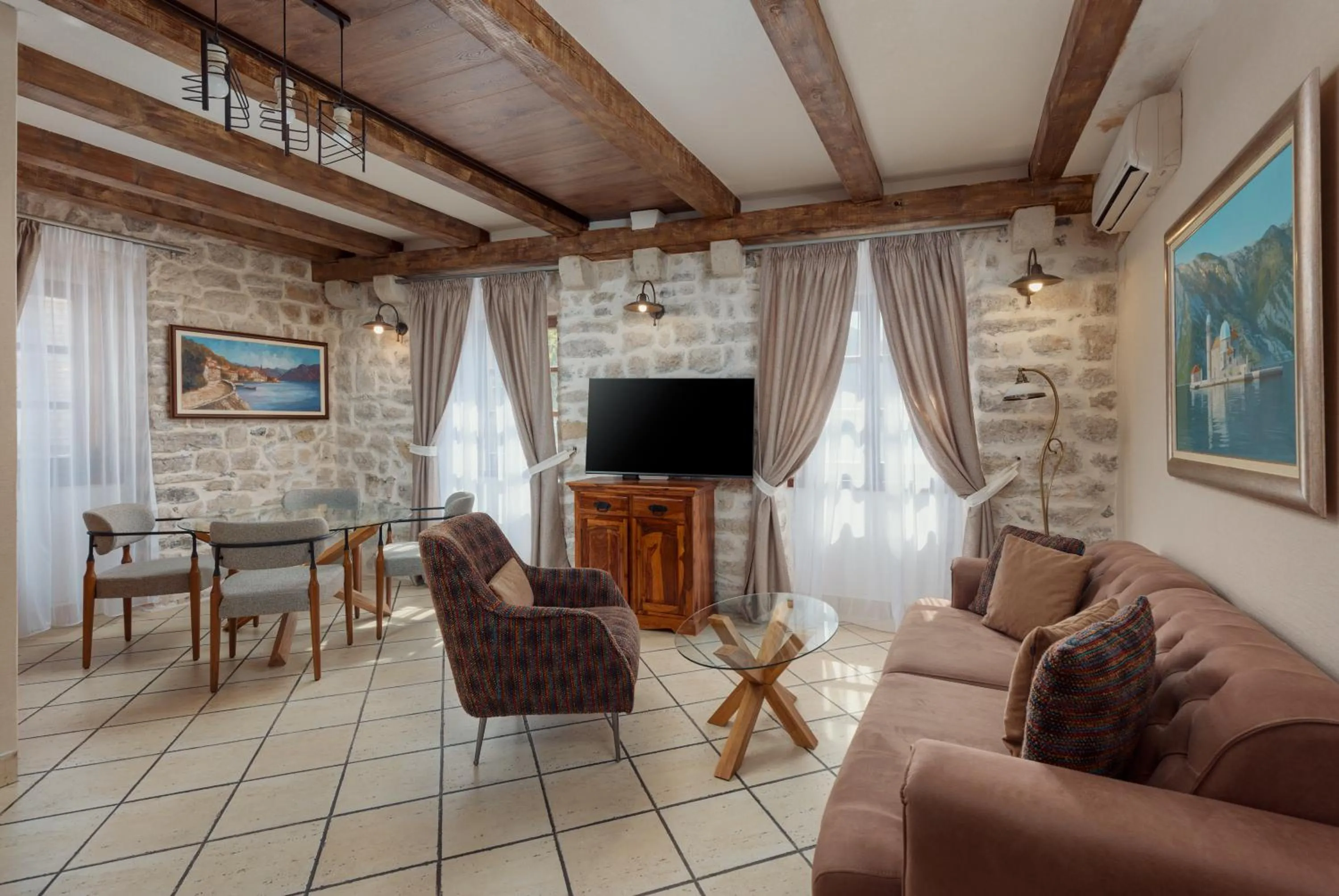 Conte Hotel & Restaurant