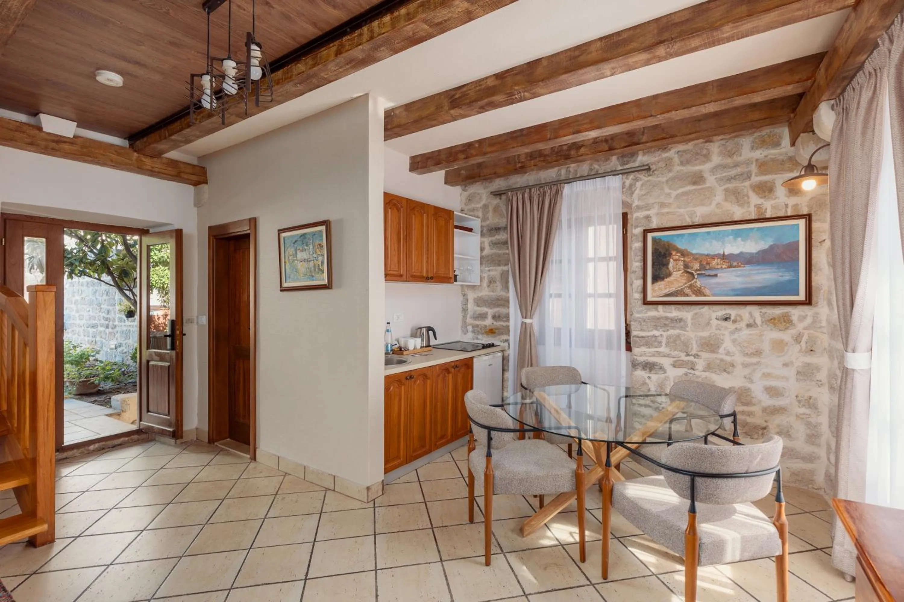 Conte Hotel & Restaurant