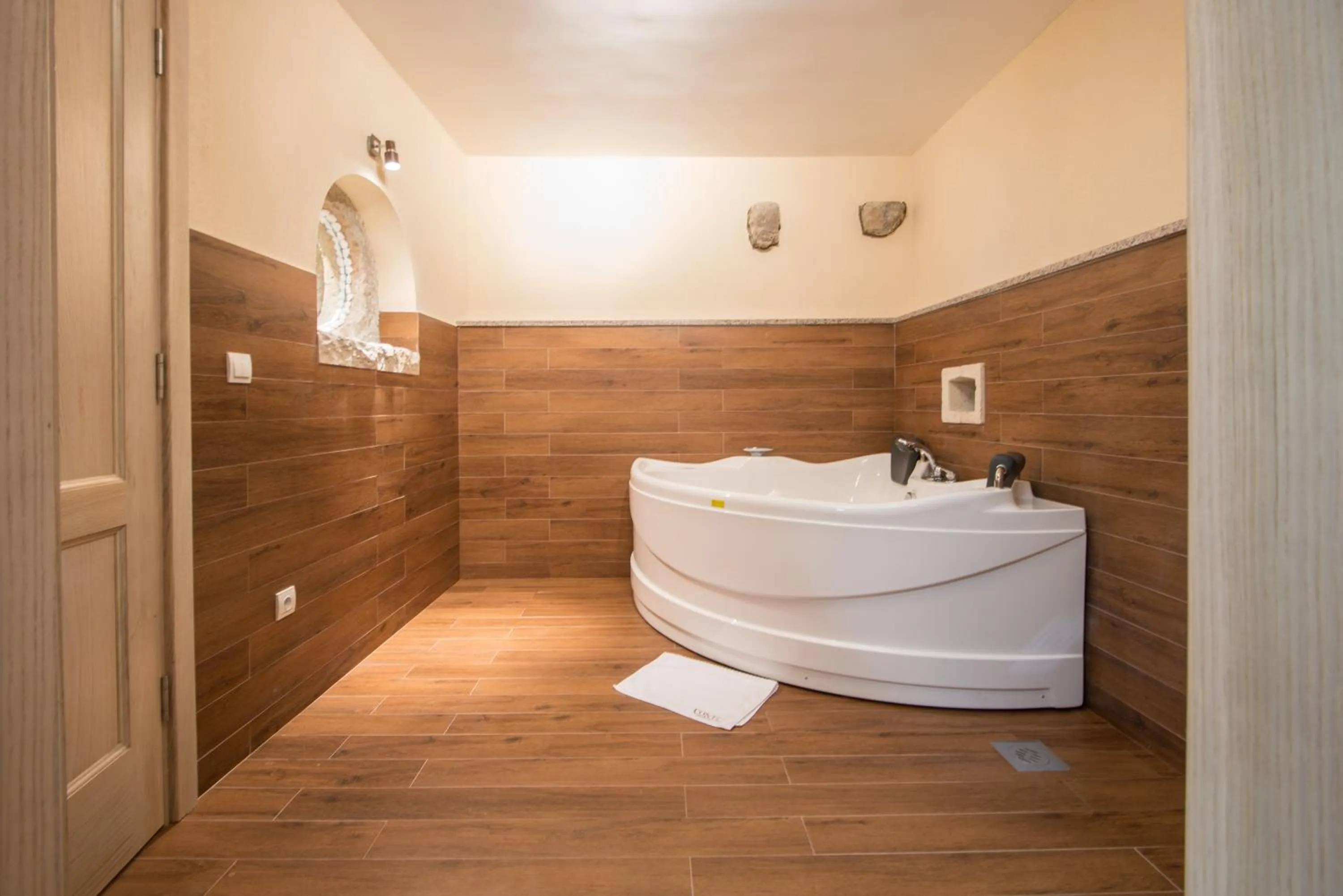 Conte Hotel & Restaurant