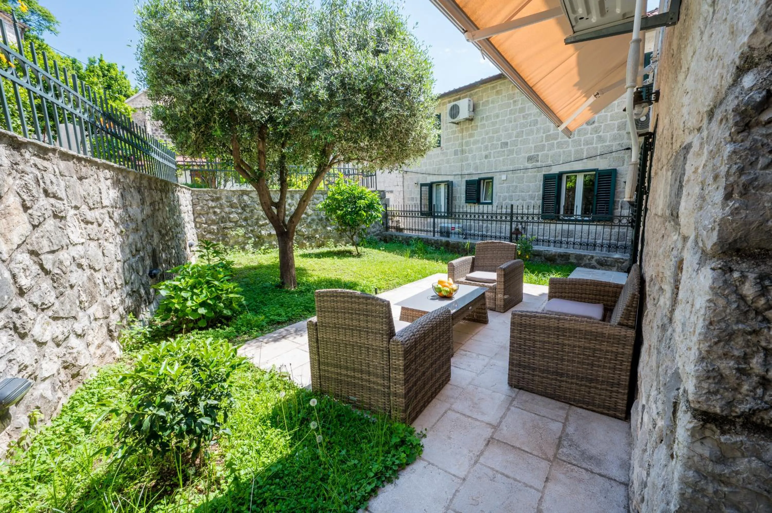 Conte Hotel & Restaurant