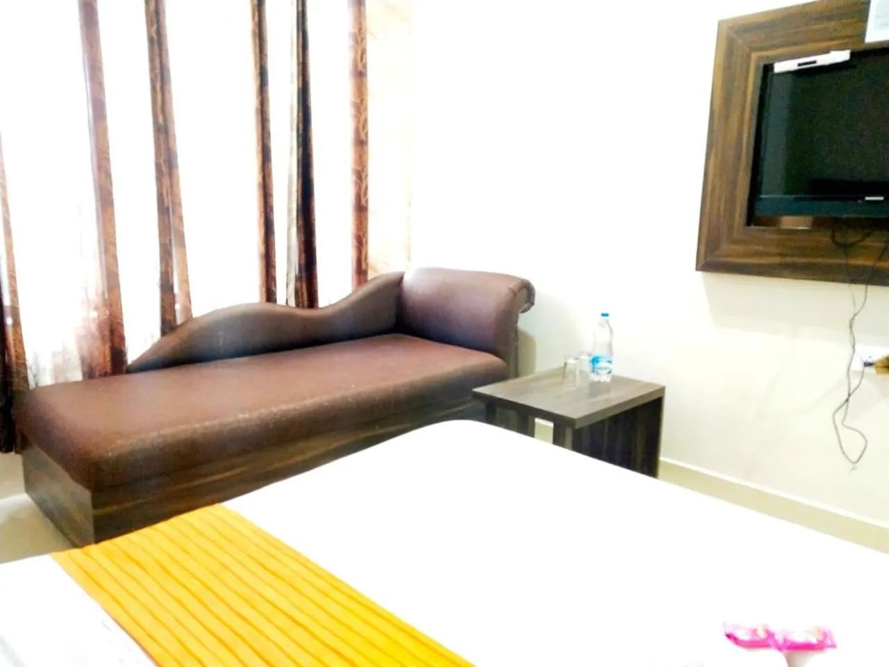 Bed in Hotel Sukhman Residency