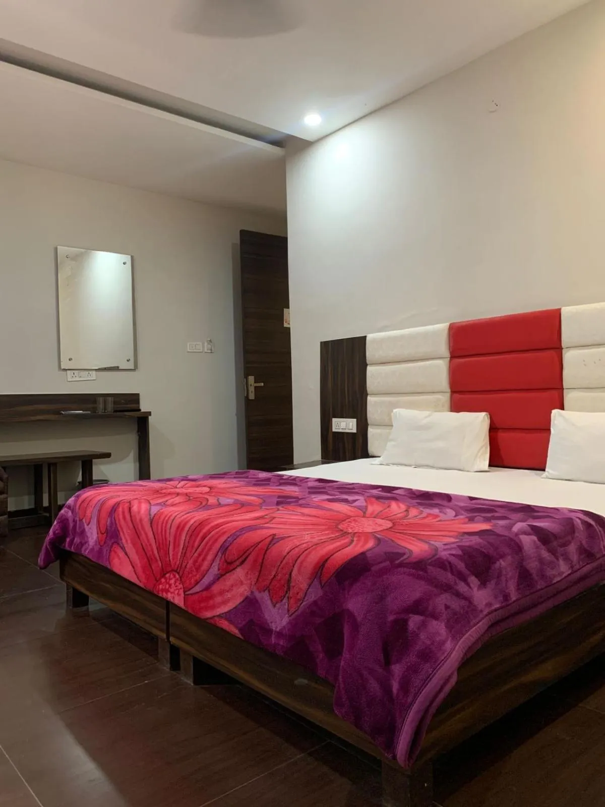 Bed in Hotel Sukhman Residency