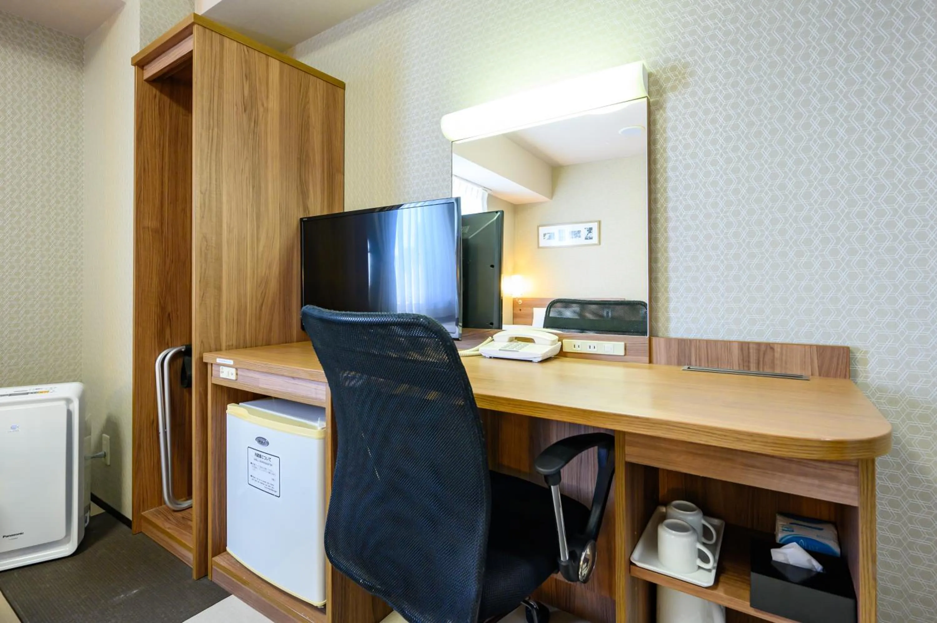 Photo of the whole room in Hotel Econo Kameyama