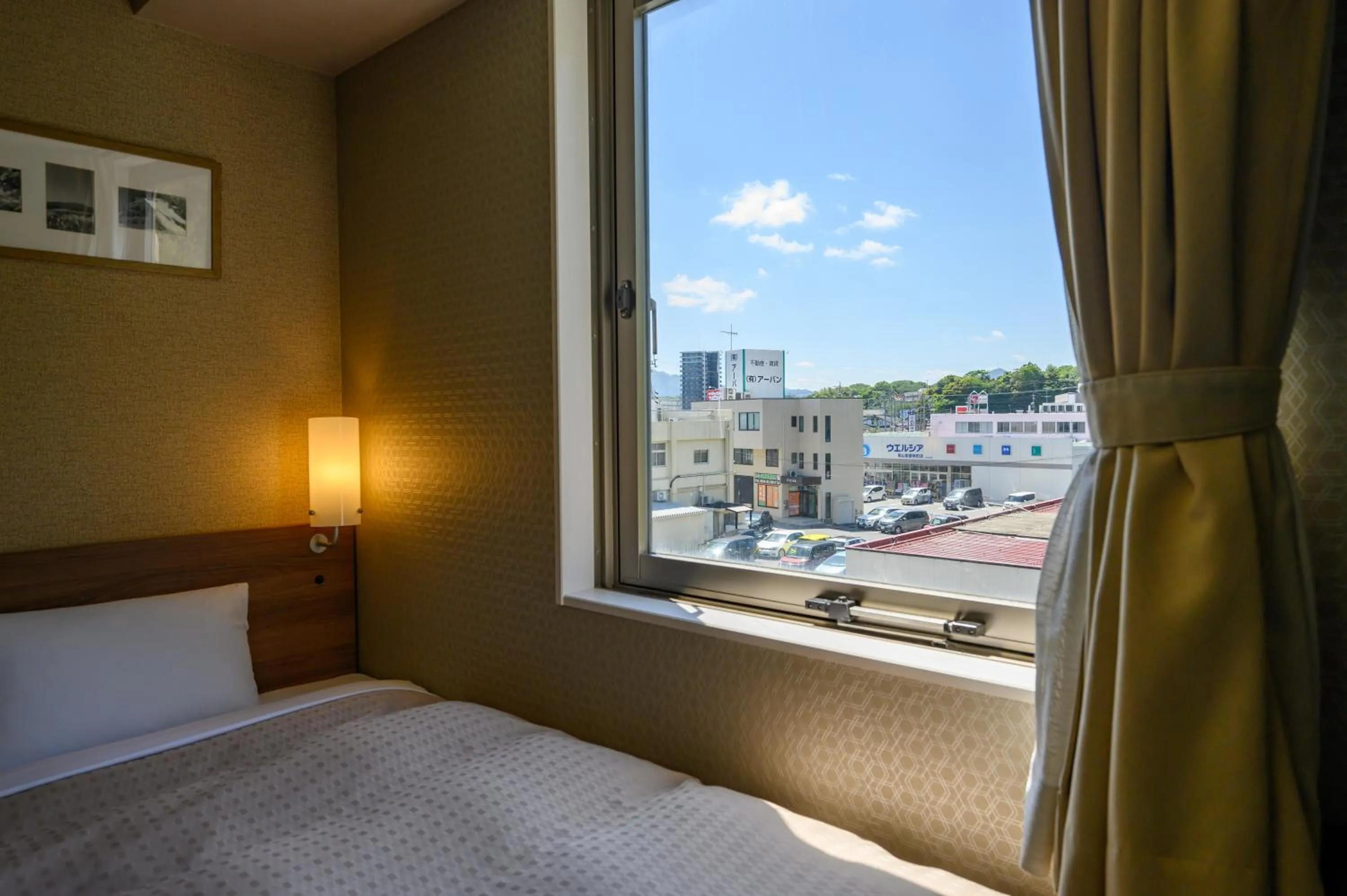 Photo of the whole room, Bed in Hotel Econo Kameyama