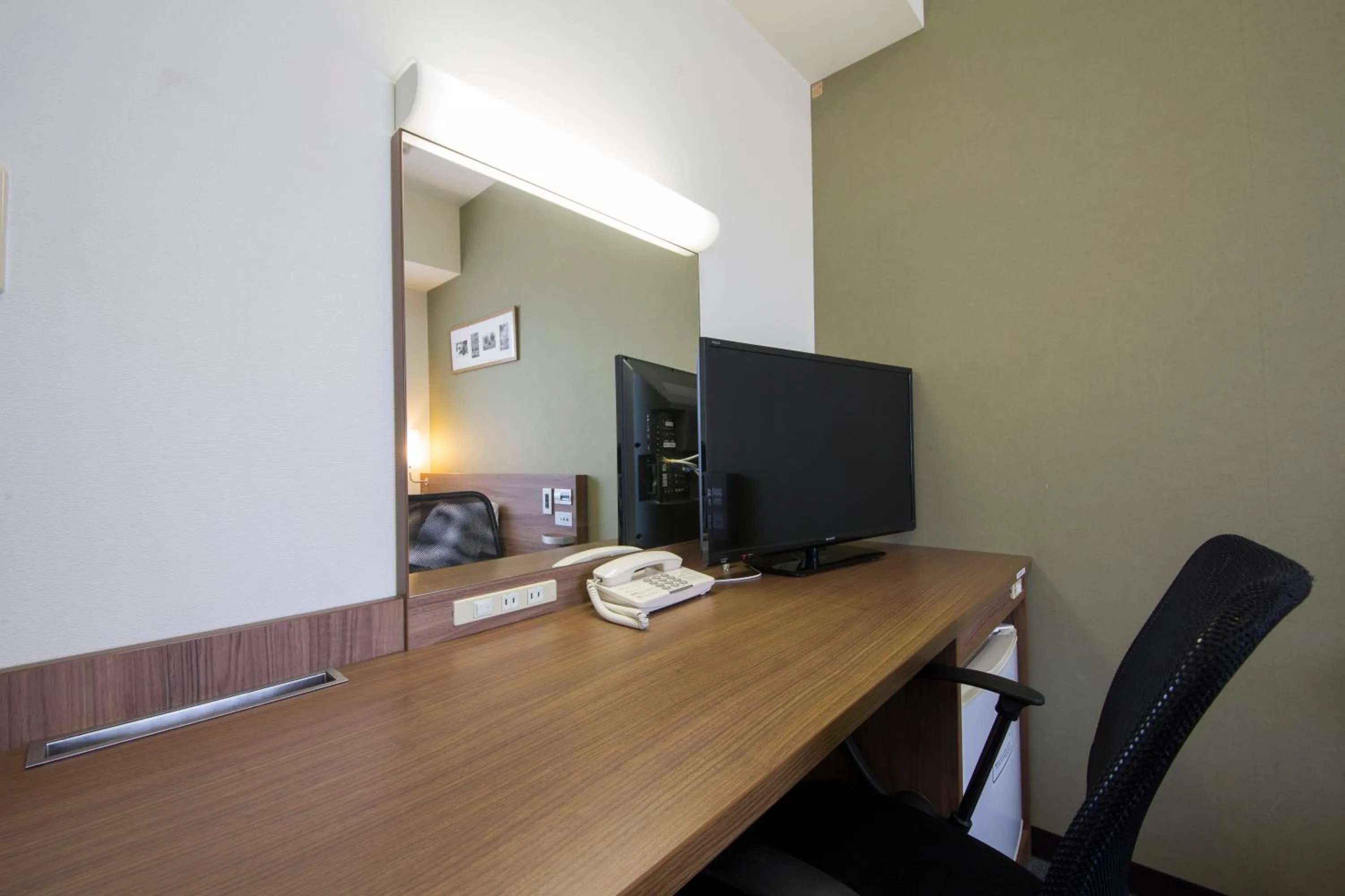 Photo of the whole room in Hotel Econo Kameyama