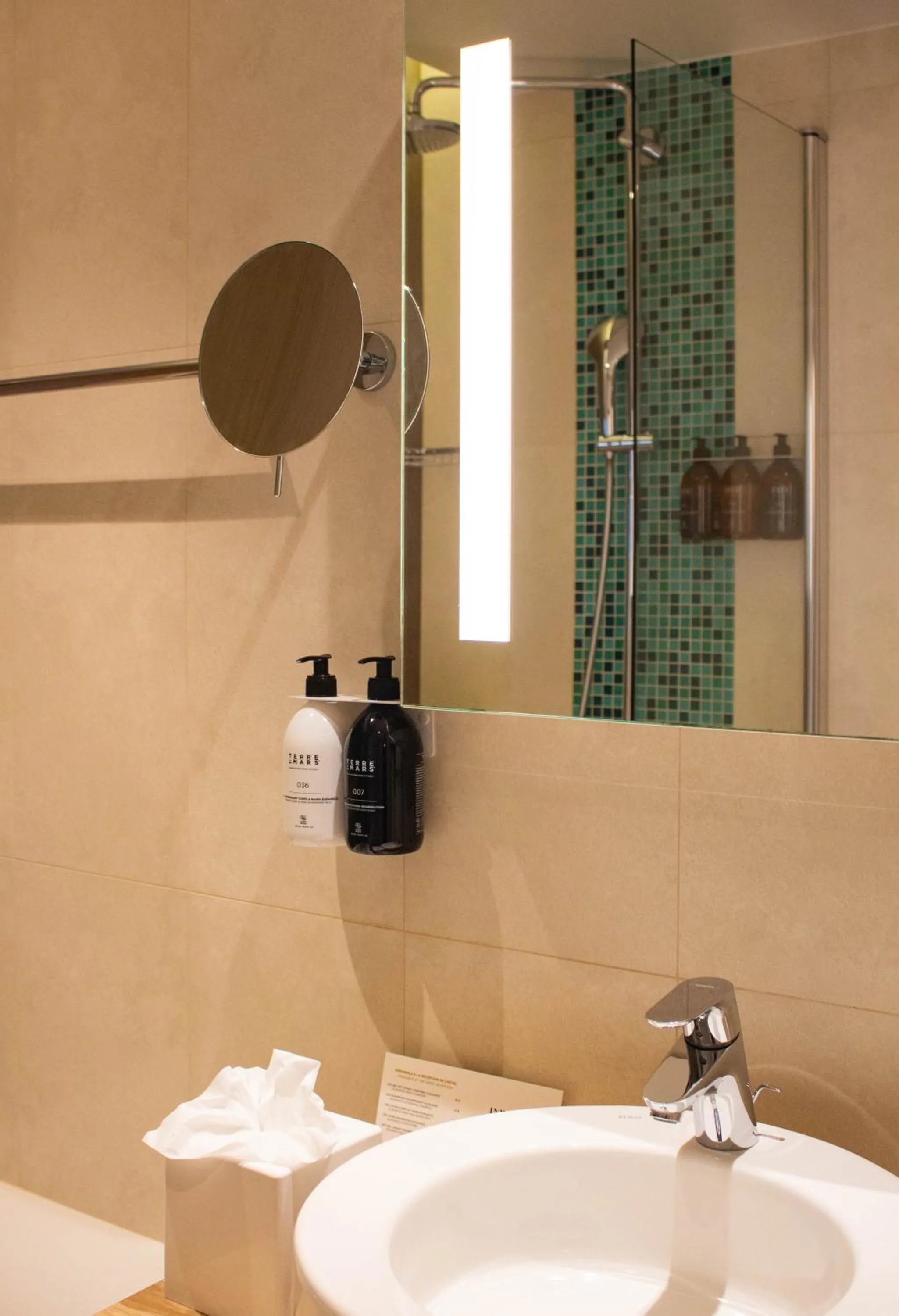 Bathroom in Hôtel Le B d'Arcachon by Inwood Hotels