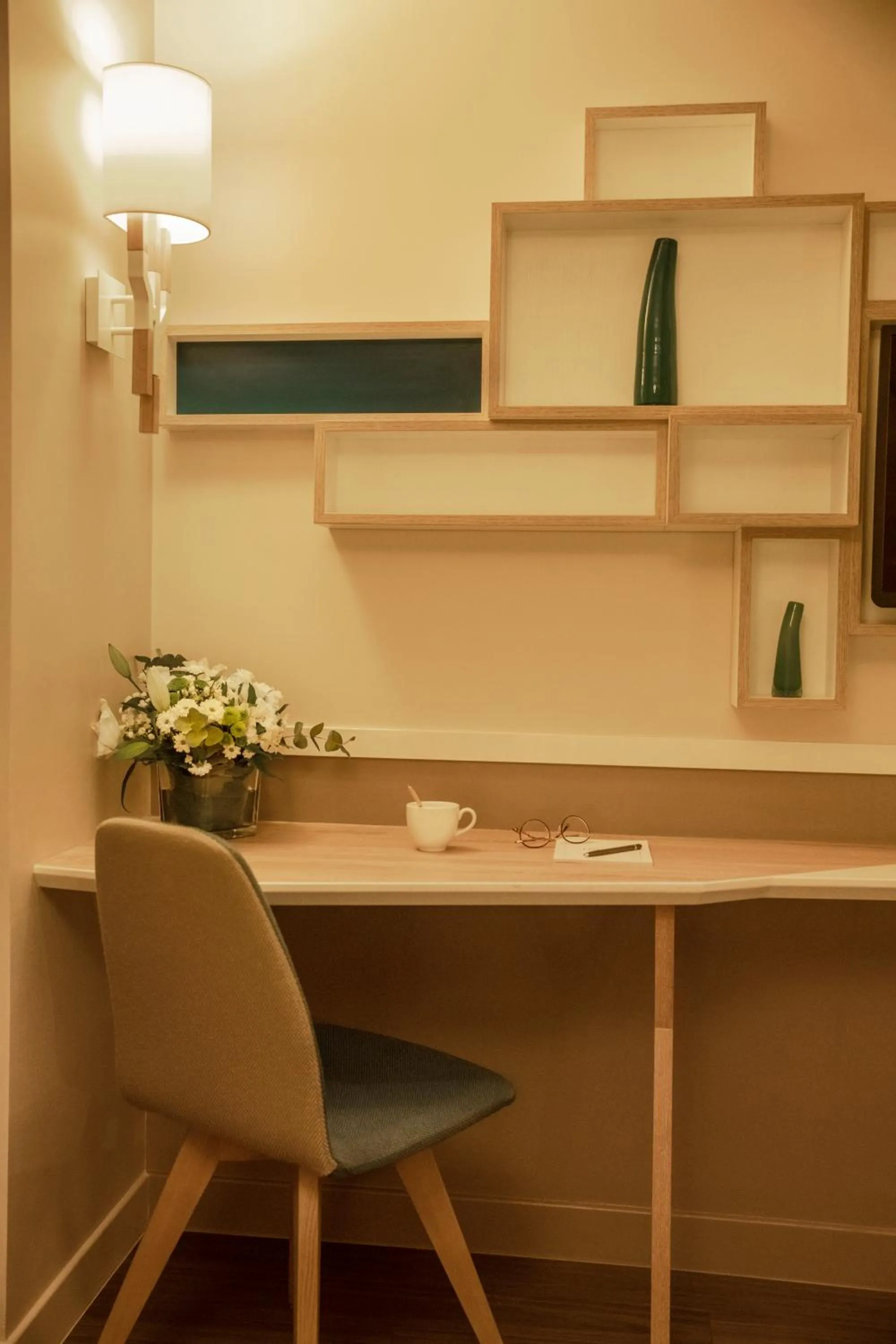 hair dresser in Hôtel Le B d'Arcachon by Inwood Hotels