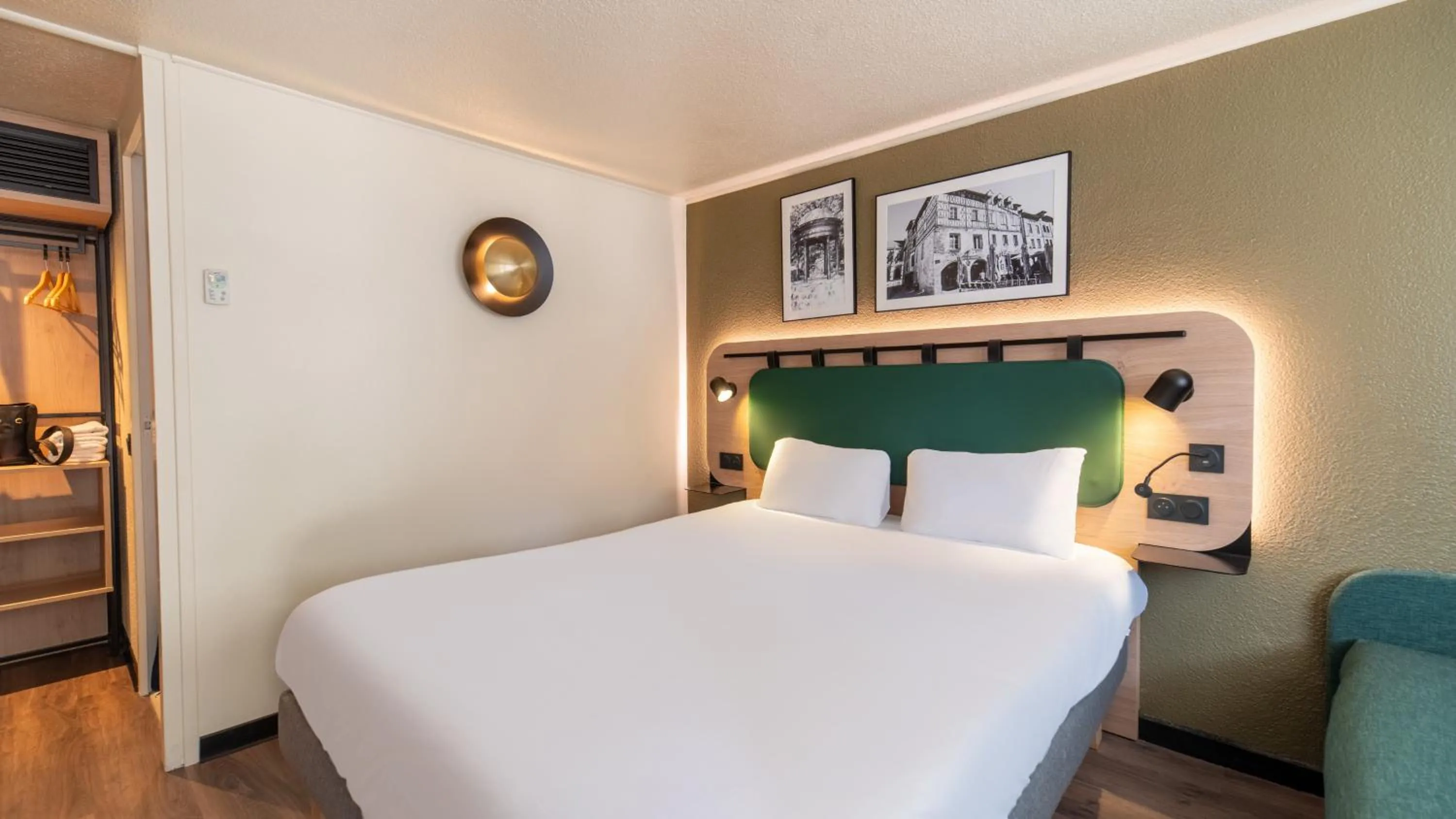 Bedroom, Bed in Campanile Limoges Nord