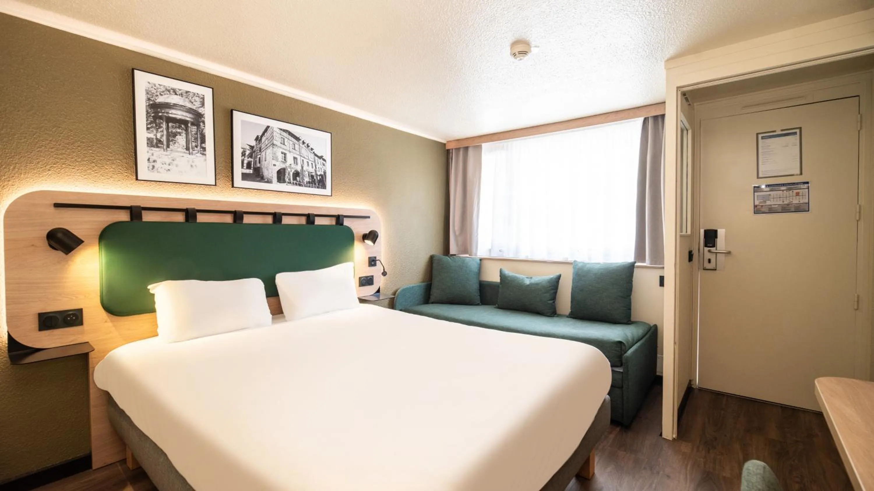 Bedroom, Bed in Campanile Limoges Nord