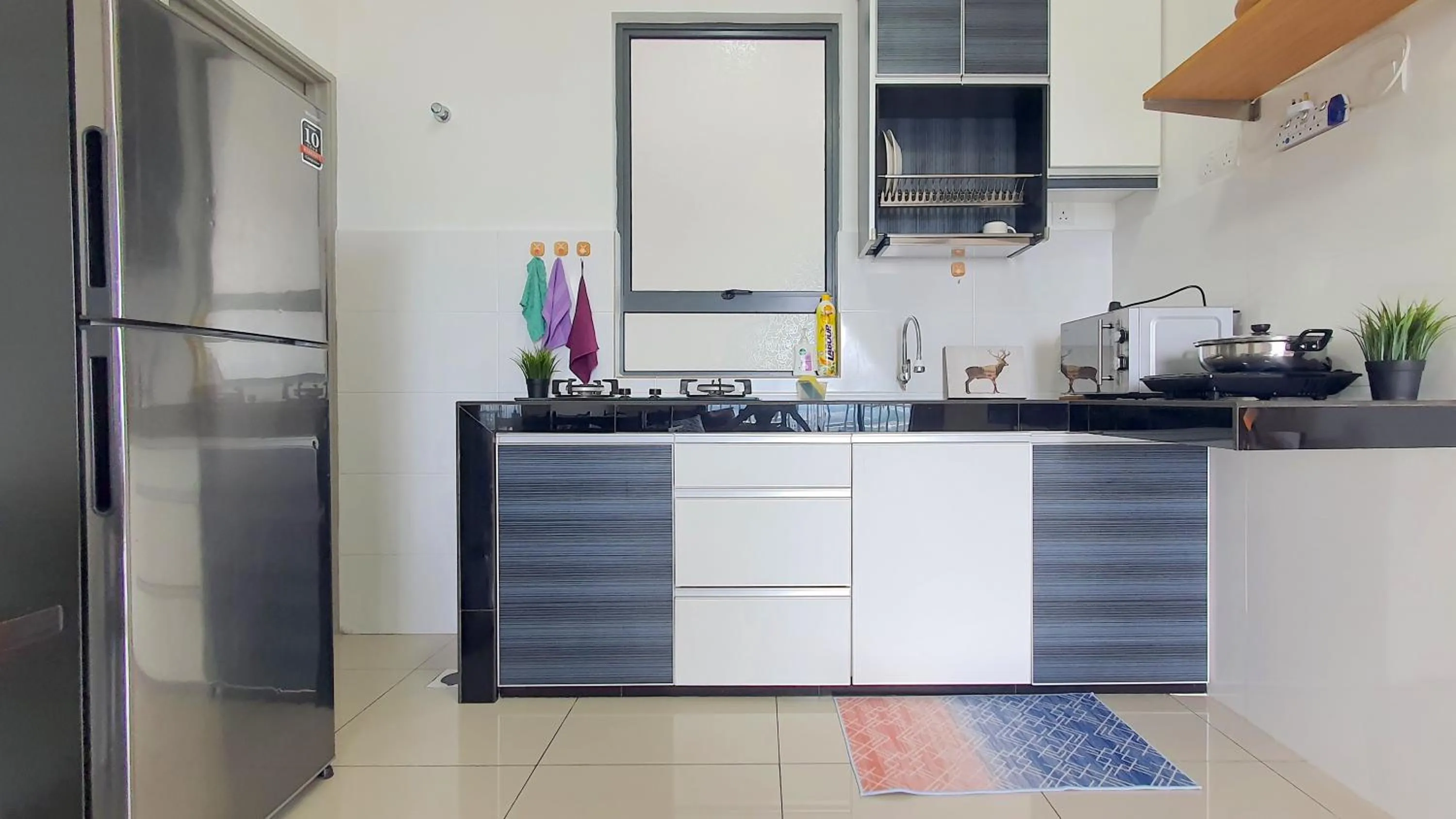 kitchen in Ipoh Meru Casa Kayangan by BeeStay