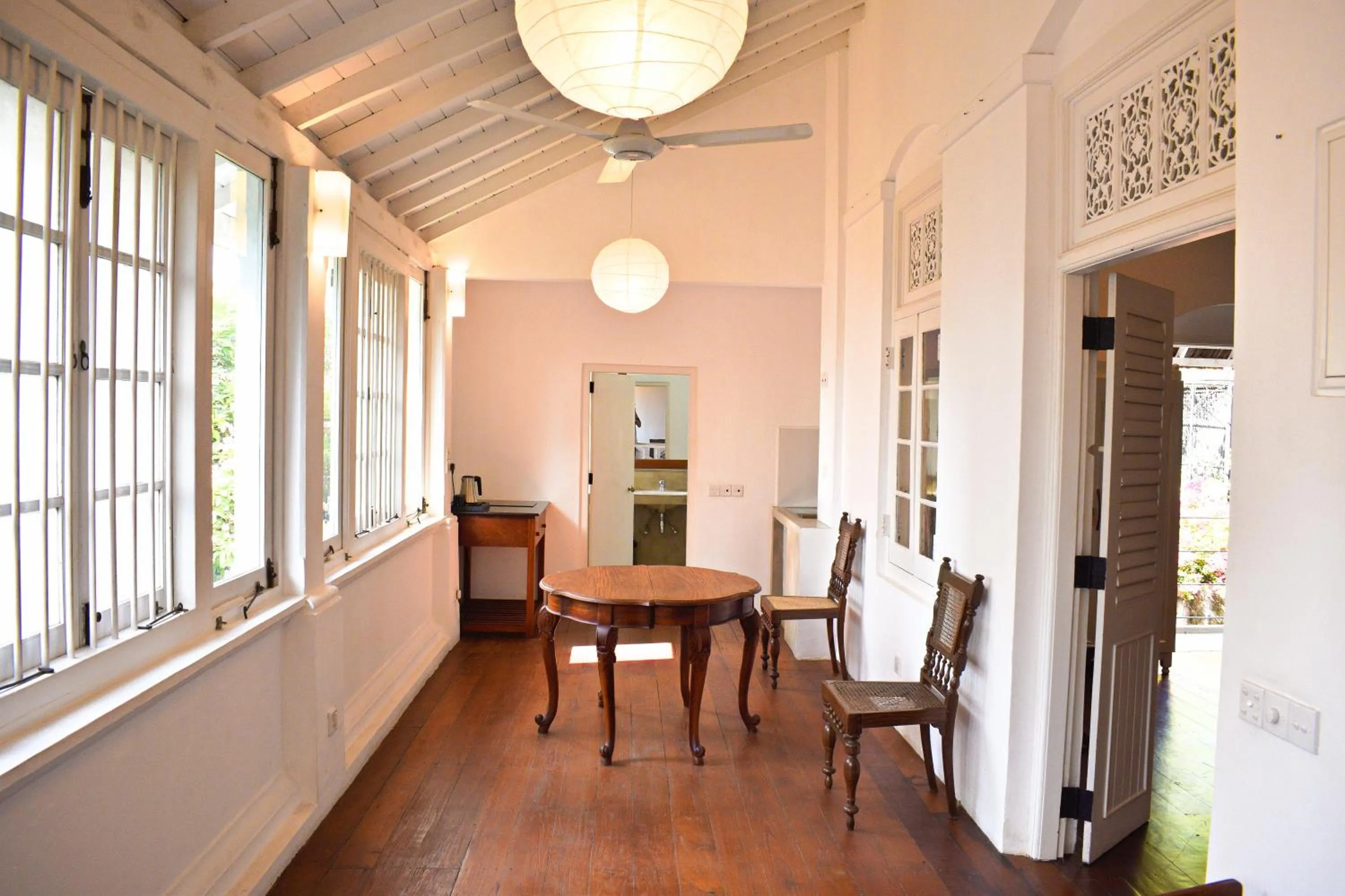 Balcony/Terrace in De Saram House by Geoffrey Bawa