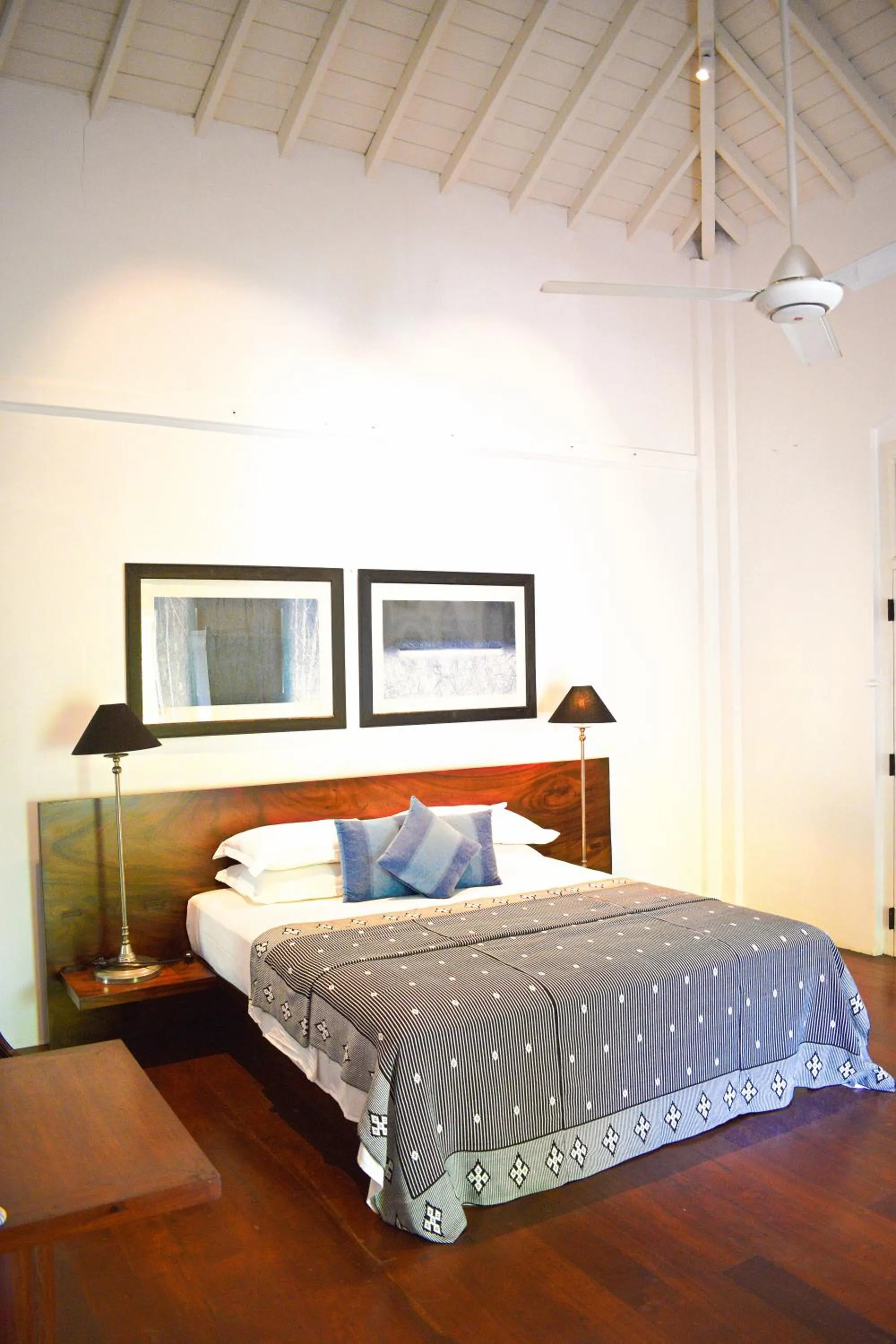 Bedroom, Bed in De Saram House by Geoffrey Bawa