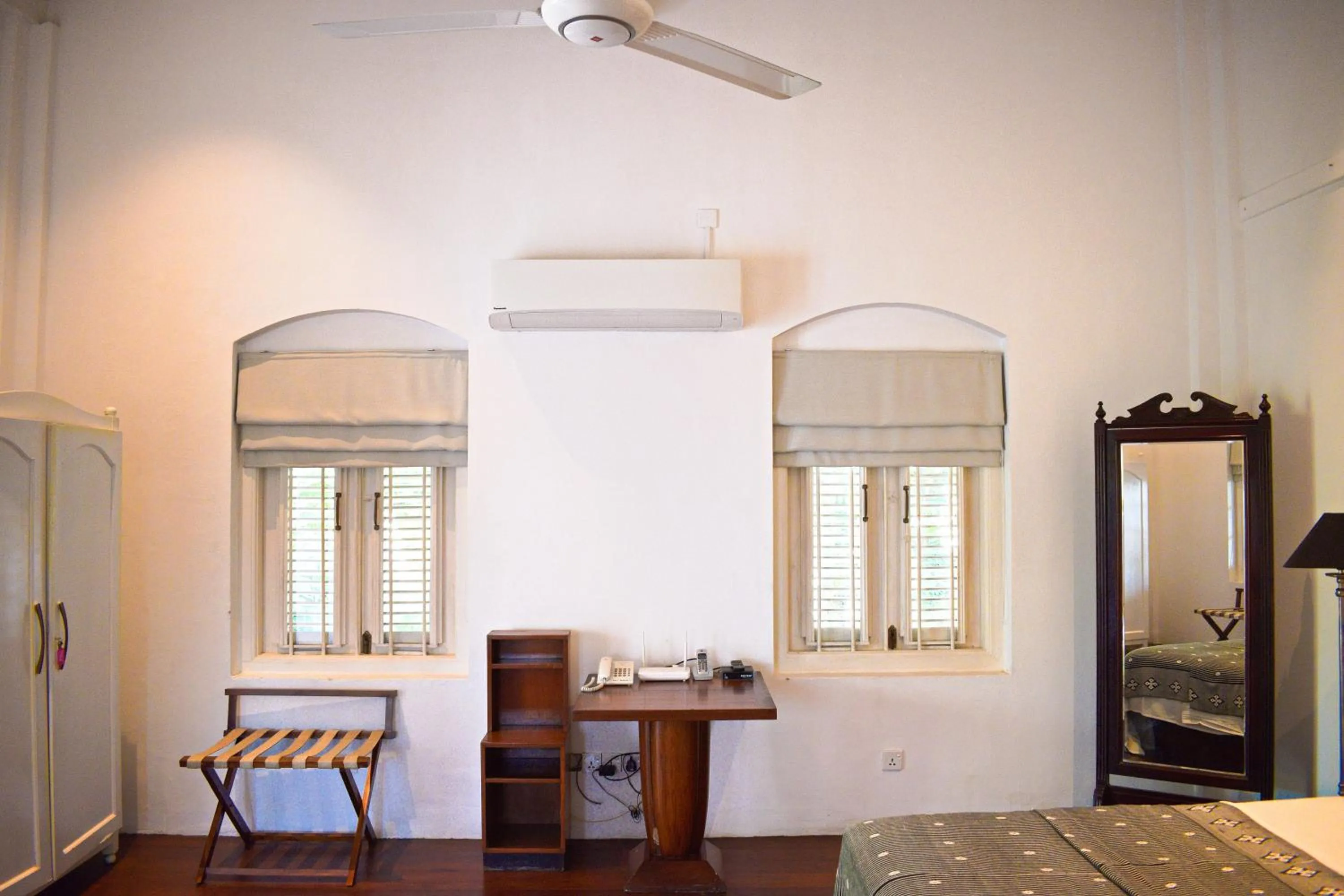 Bedroom, Bed in De Saram House by Geoffrey Bawa