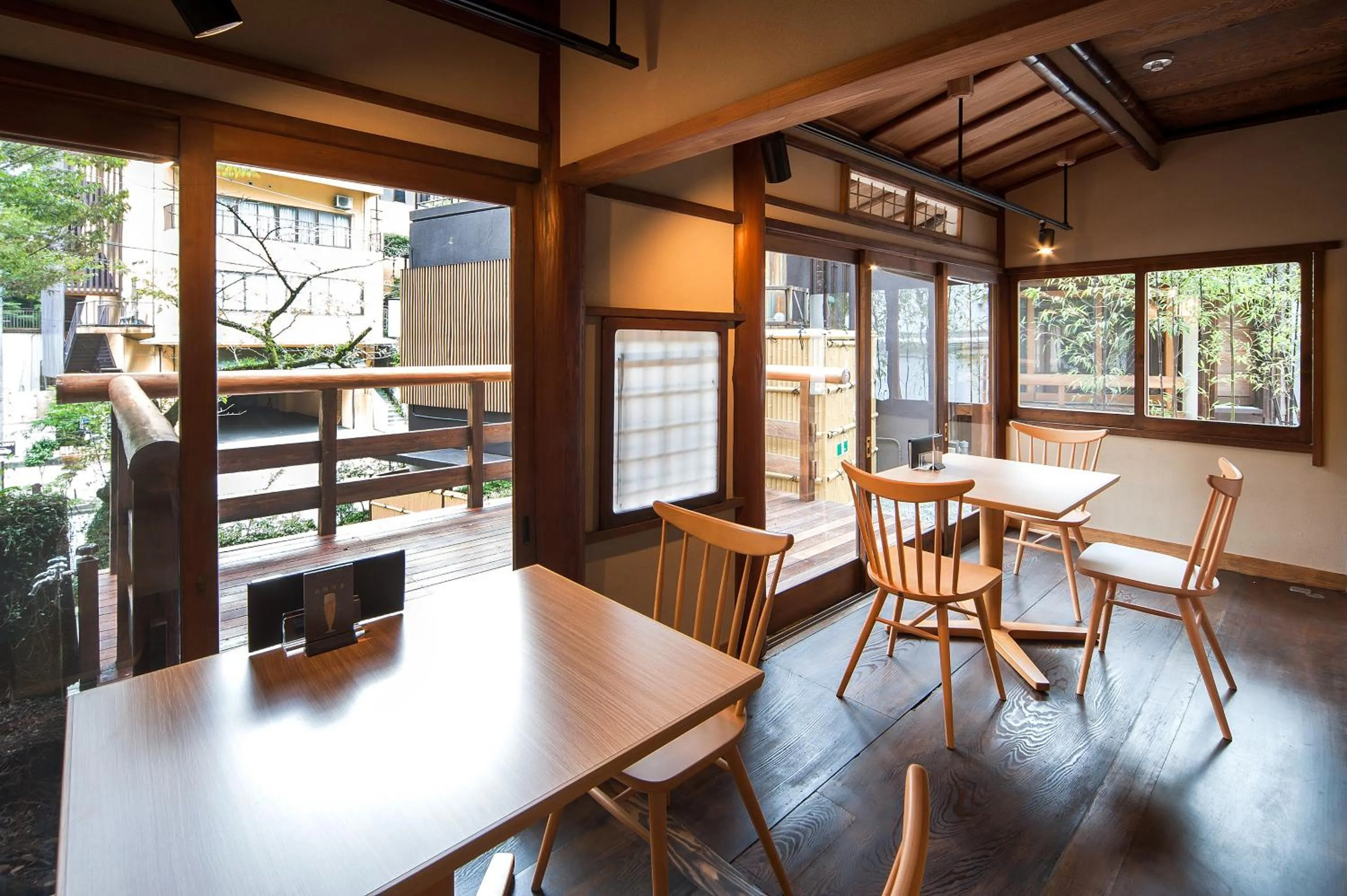 Restaurant/places to eat in KANSUIRO ANNEX