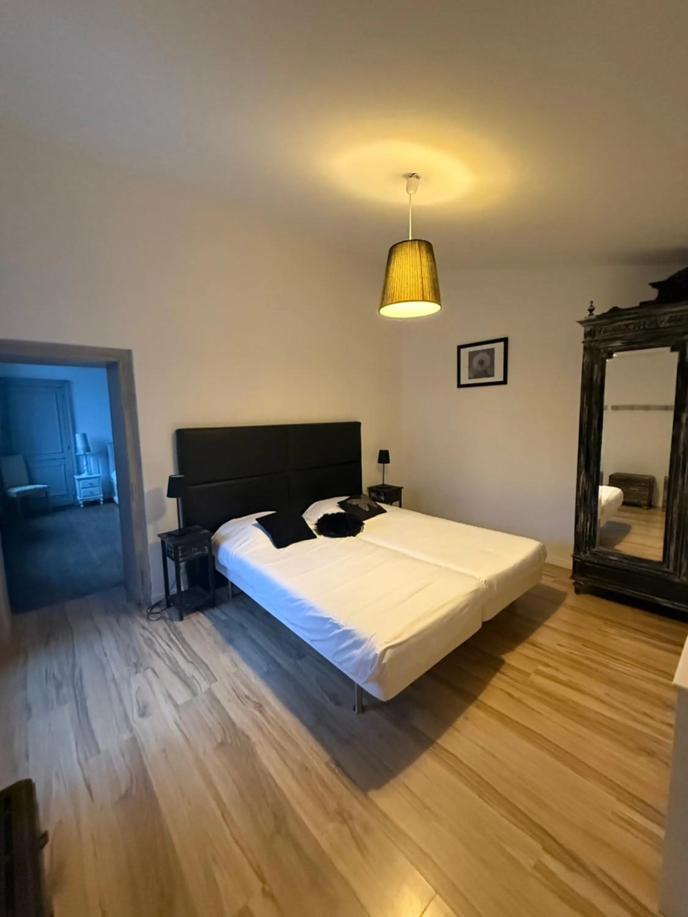 Property building, Bed in Le Château de Grèges