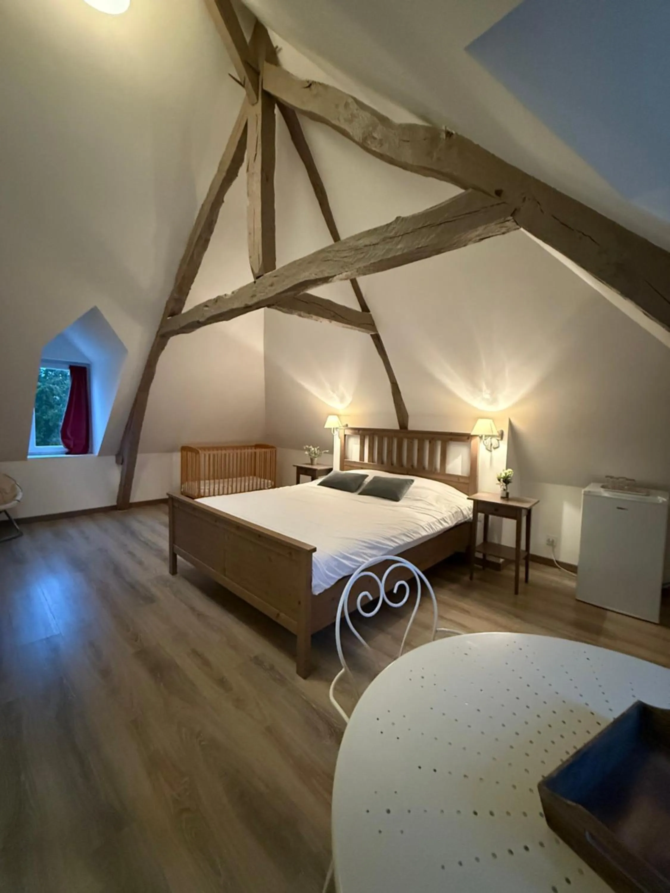 Property building, Bed in Le Château de Grèges