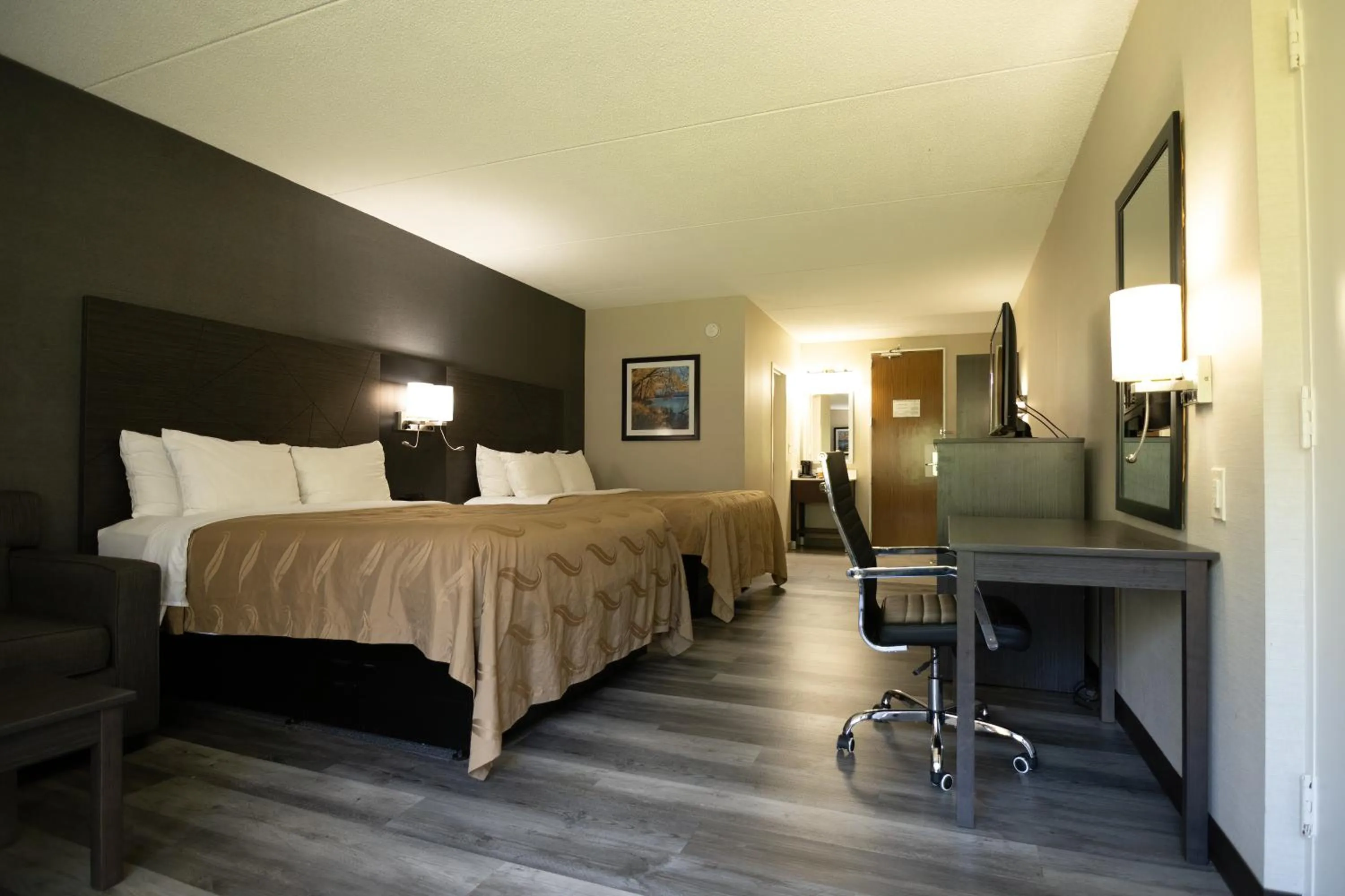 Bed in Quality Inn & Suites Danbury near University