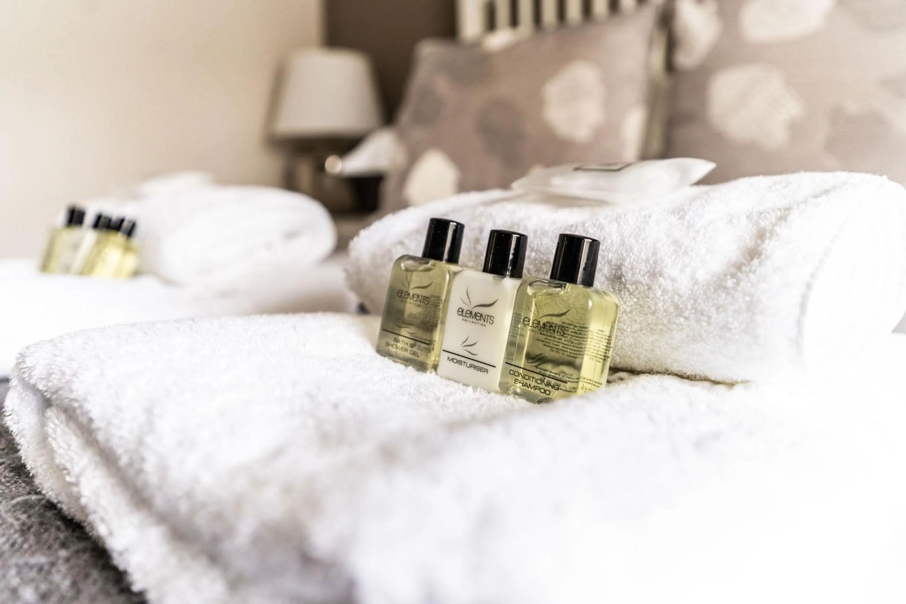 towels, Bed in Black Horse Hotel