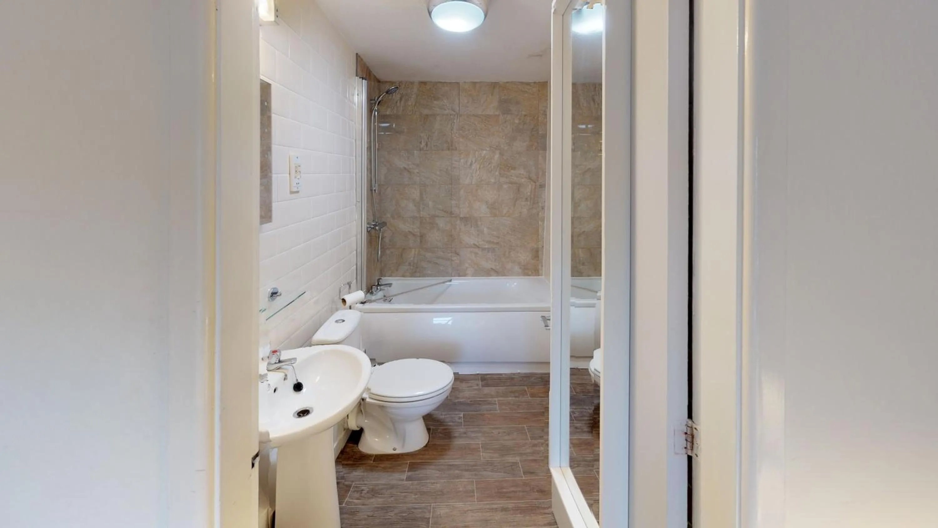 Bathroom in Black Horse Hotel