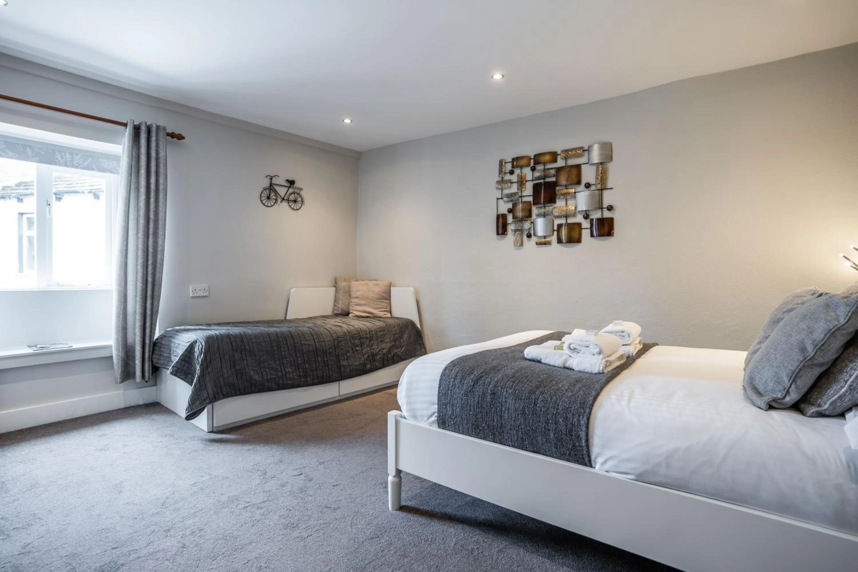 Bedroom, Bed in Black Horse Hotel