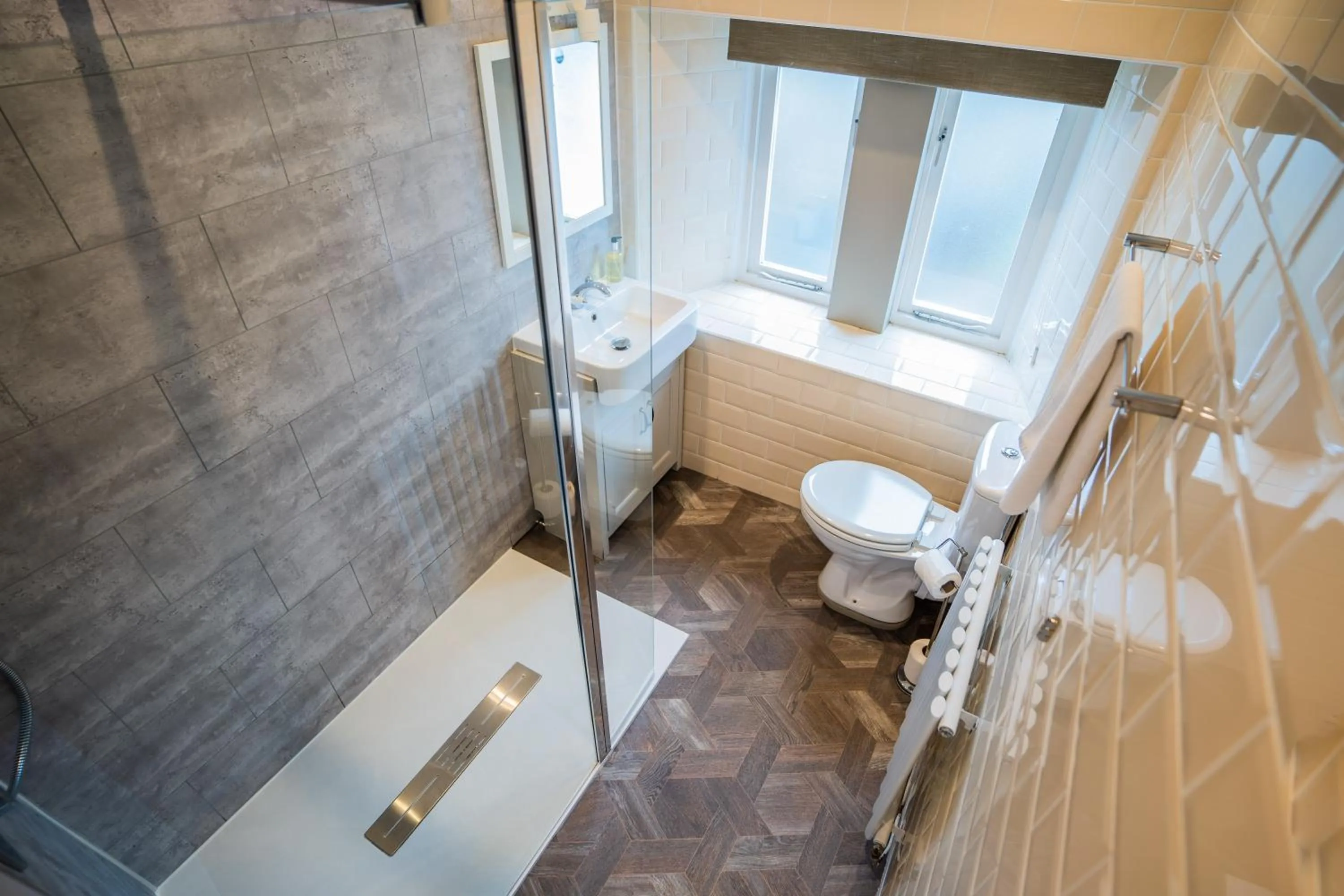 Shower in Black Horse Hotel