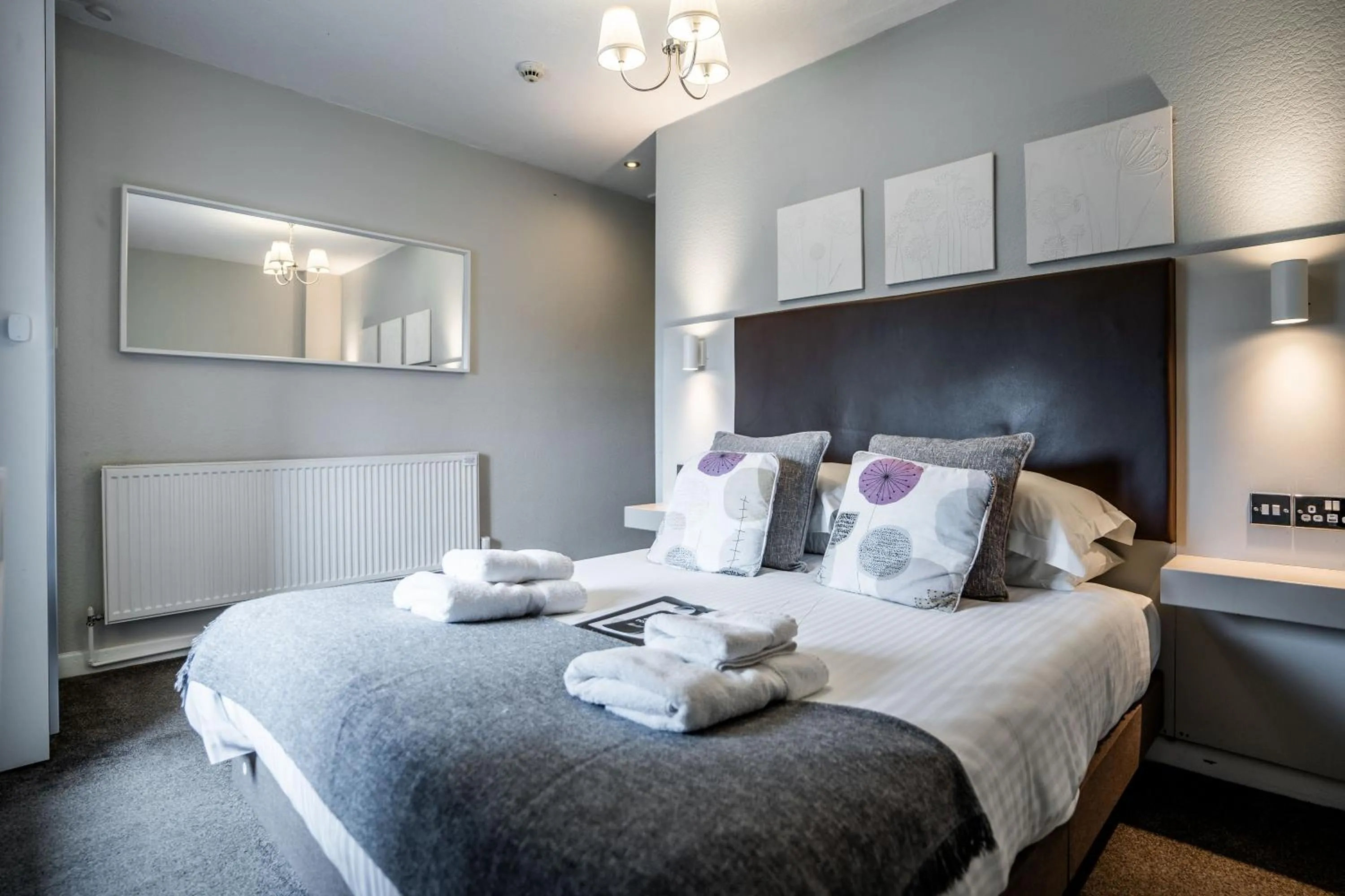 Bedroom, Bed in Black Horse Hotel