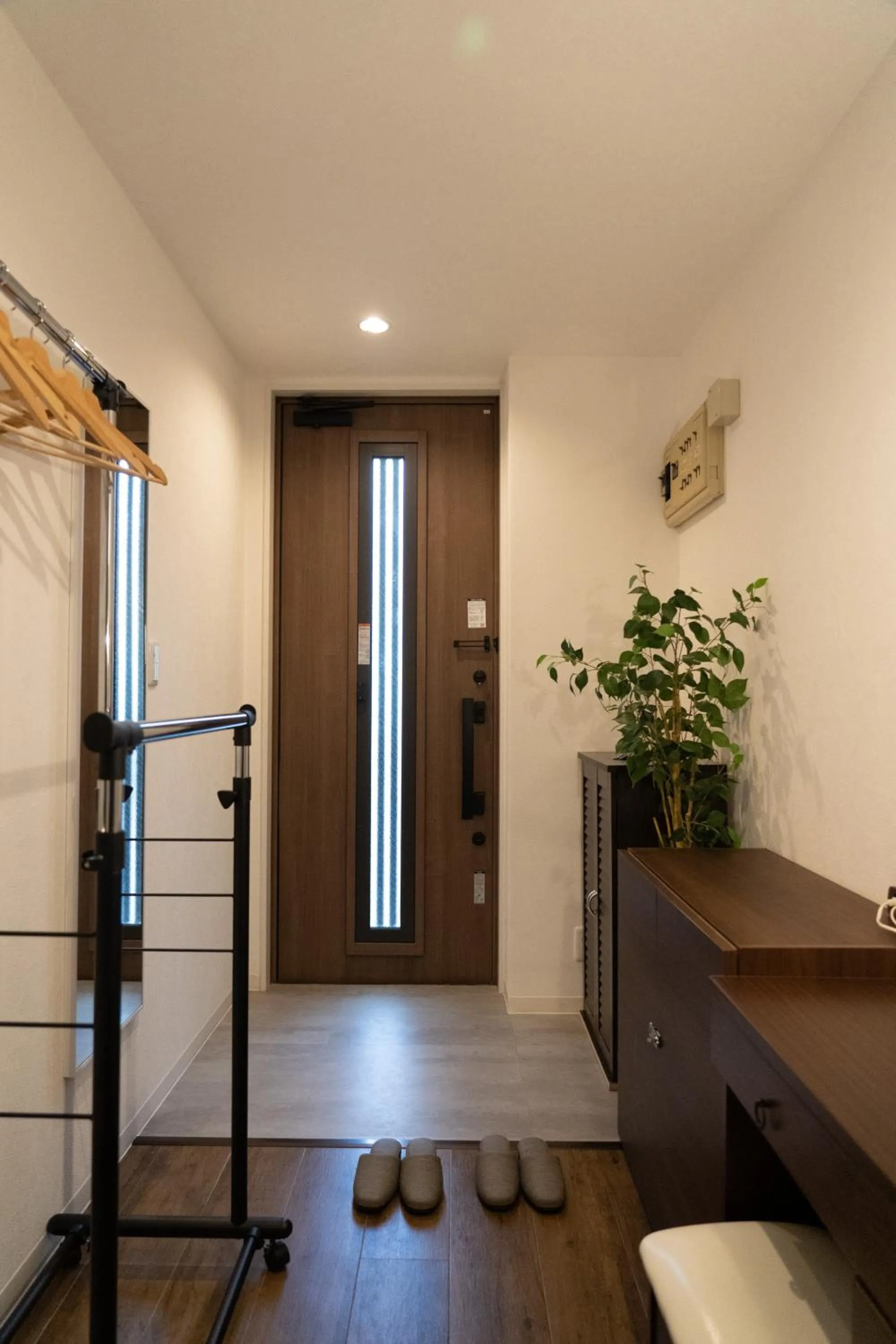 Higashi Shinagawa Apartment by Tranova