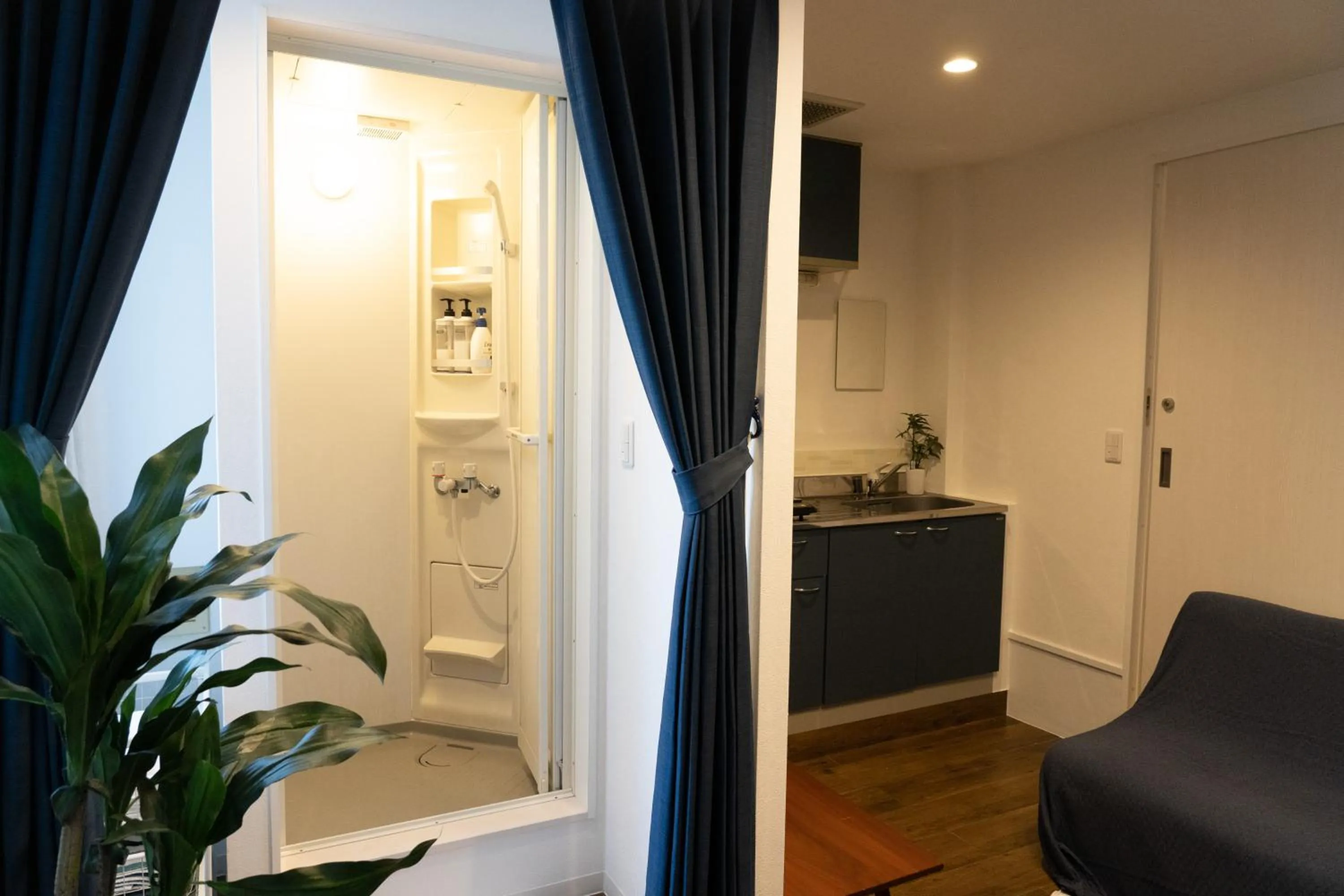 Higashi Shinagawa Apartment by Tranova