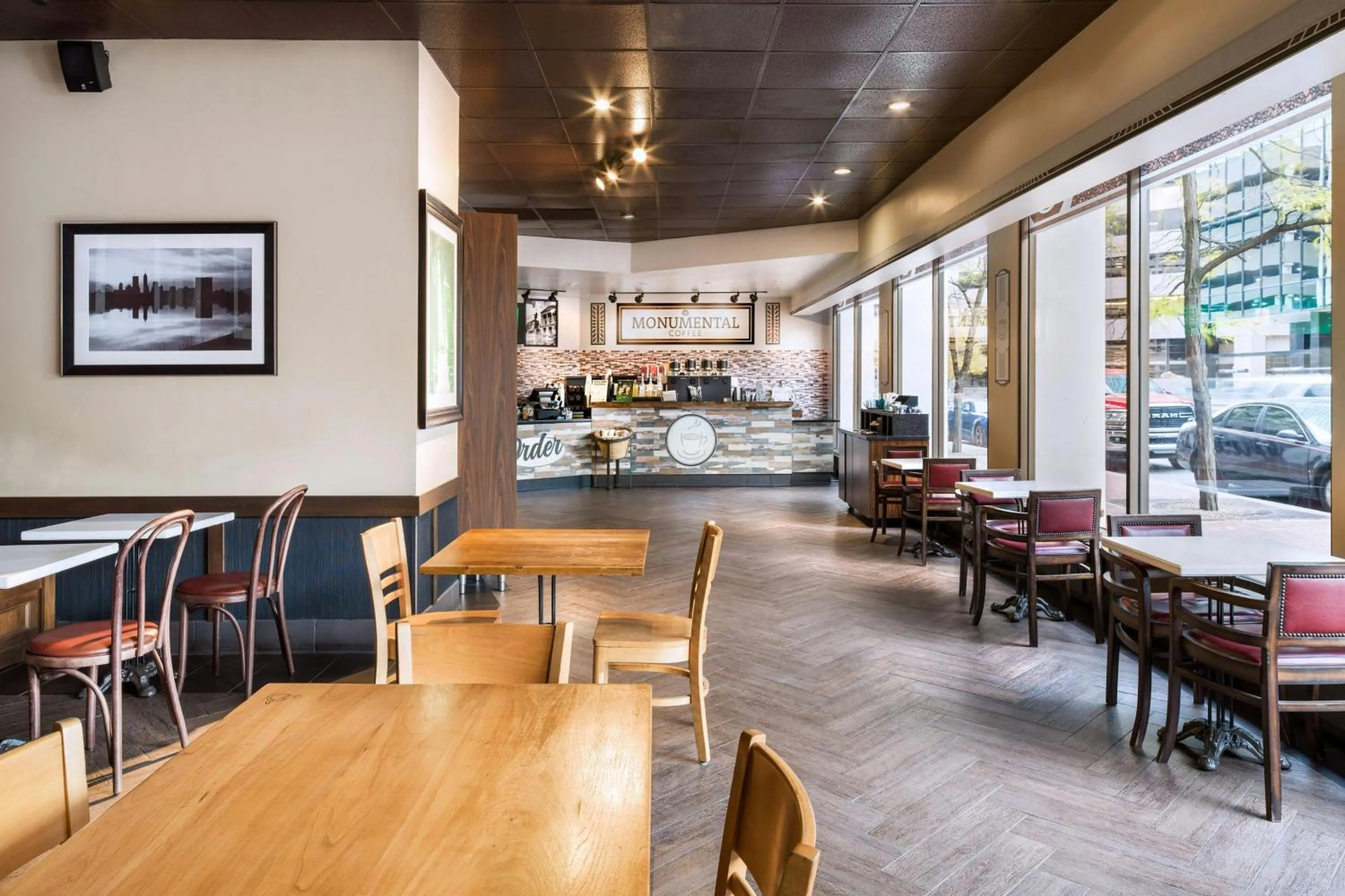 Restaurant/places to eat in Sheraton Indianapolis City Centre Hotel