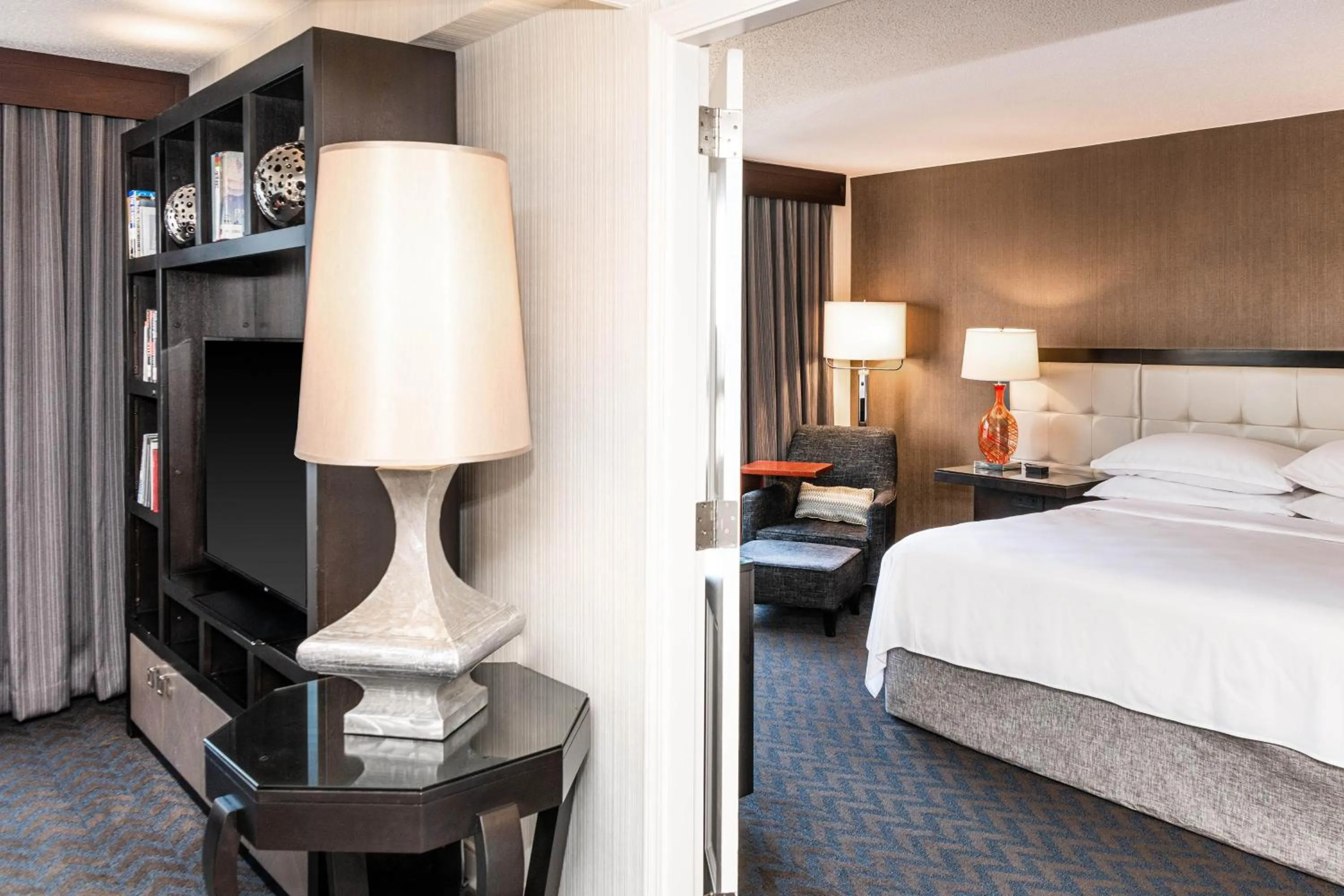 Photo of the whole room, Bed in Sheraton Indianapolis City Centre Hotel