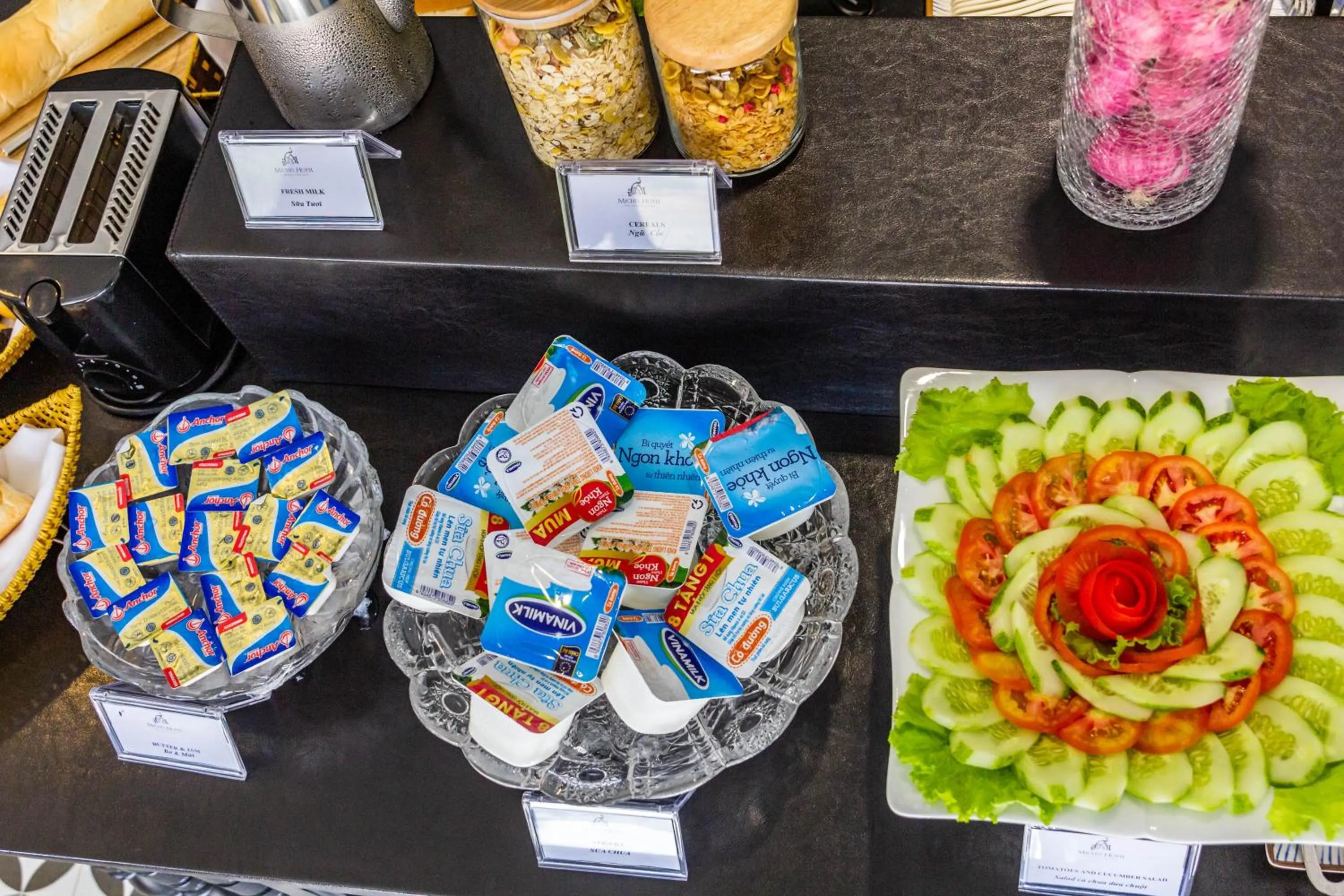 Breakfast in Michi's hotel laocai