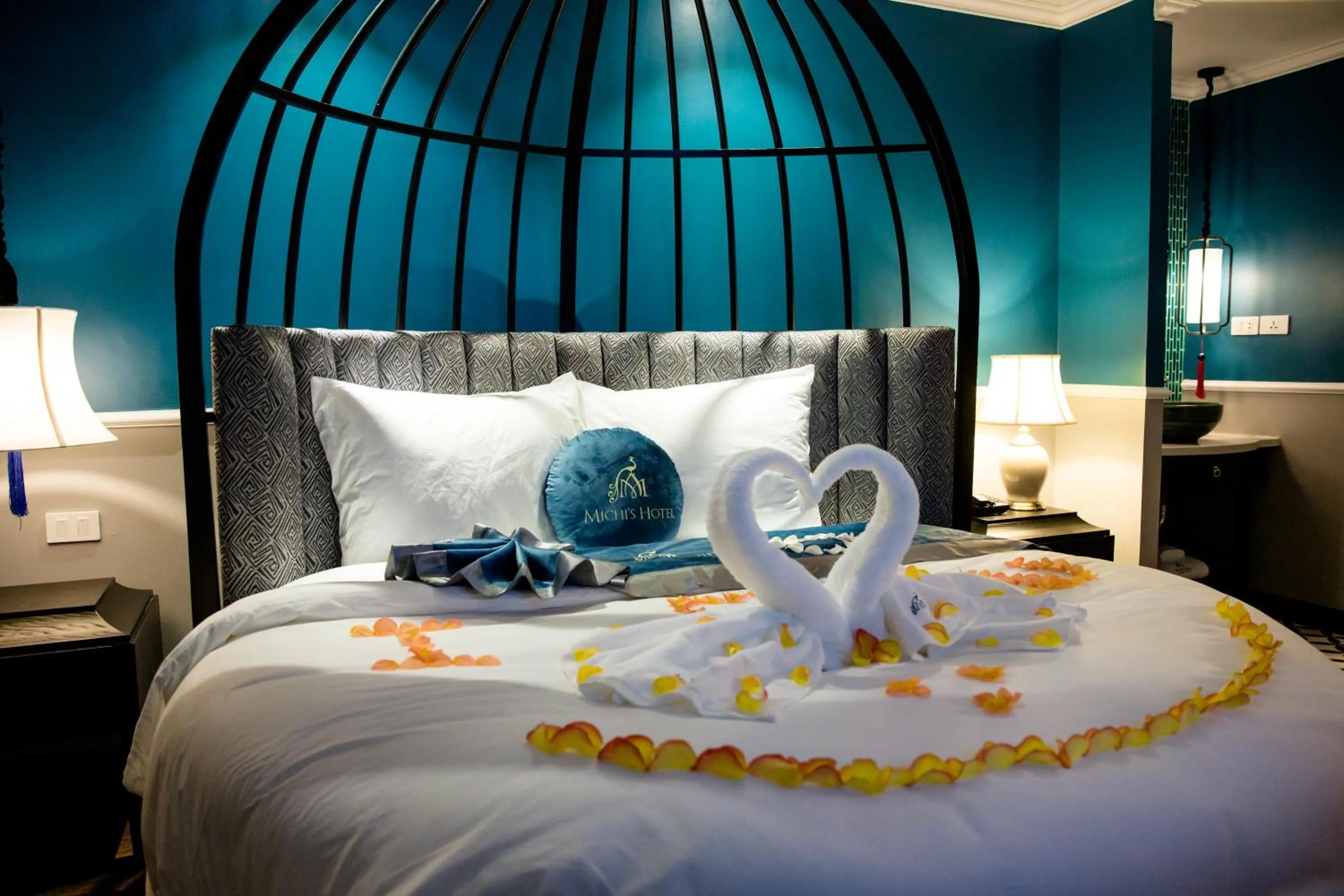 Bed in Michi's hotel laocai