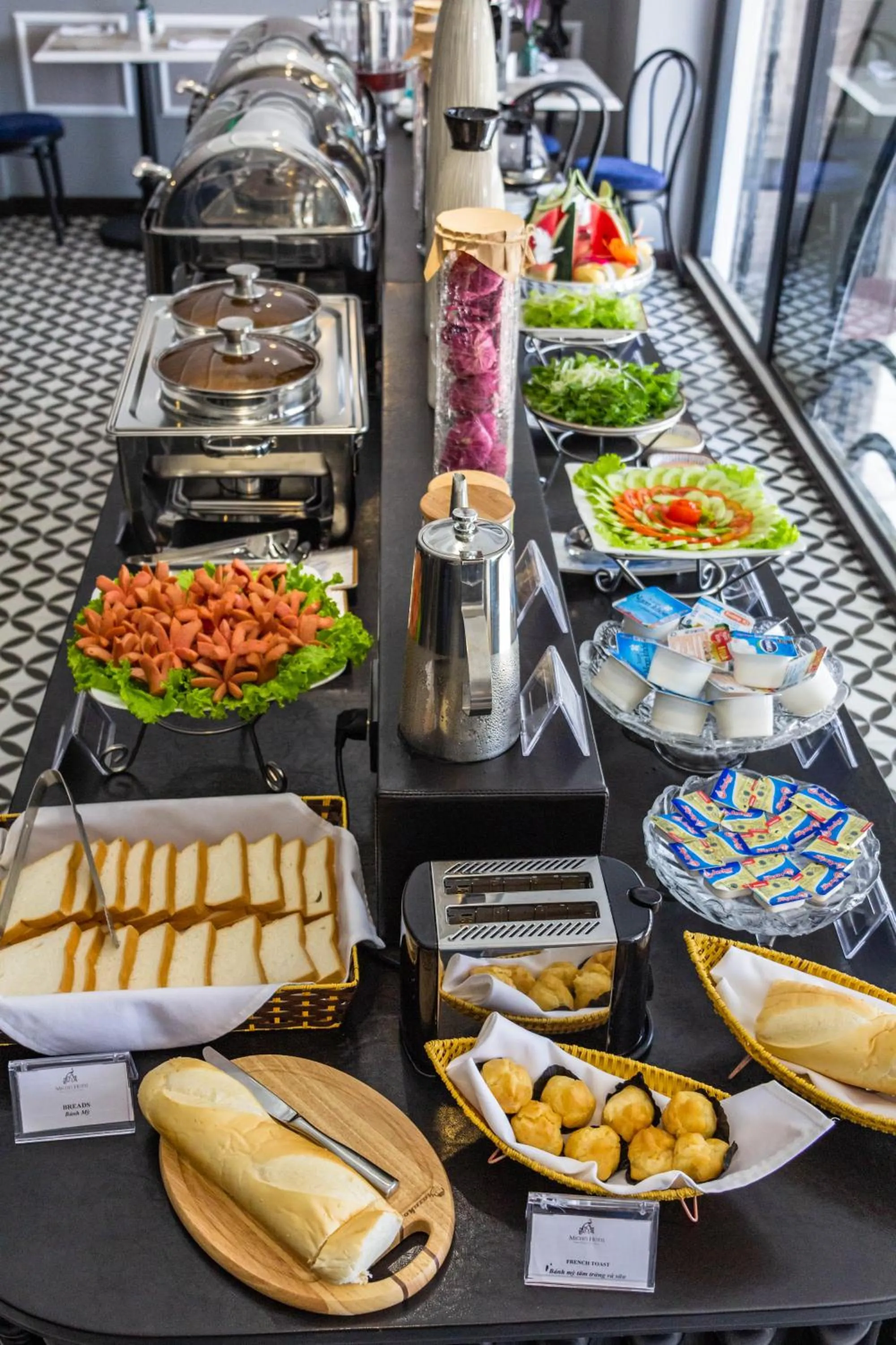 Breakfast in Michi's hotel laocai