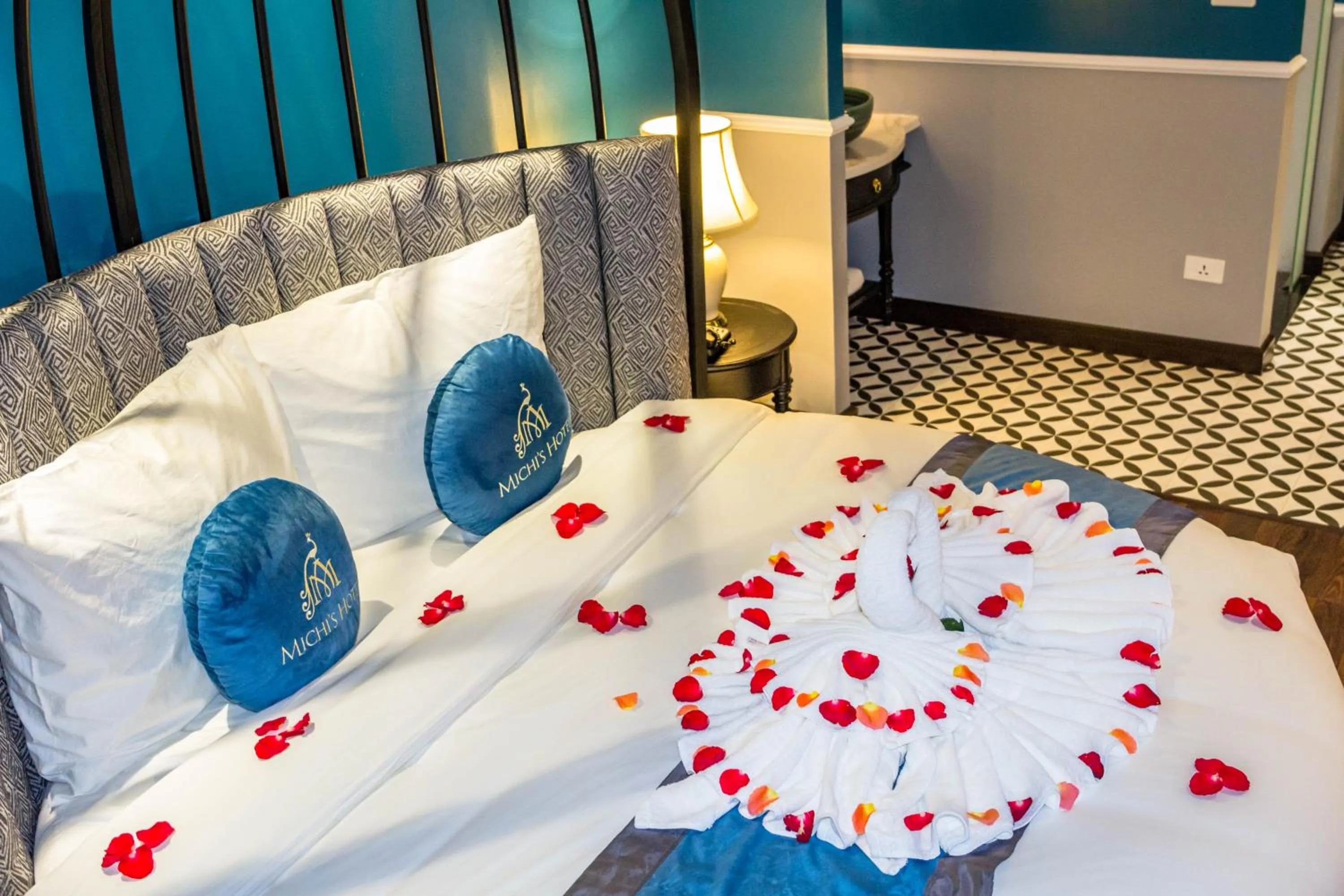 Bed in Michi's hotel laocai