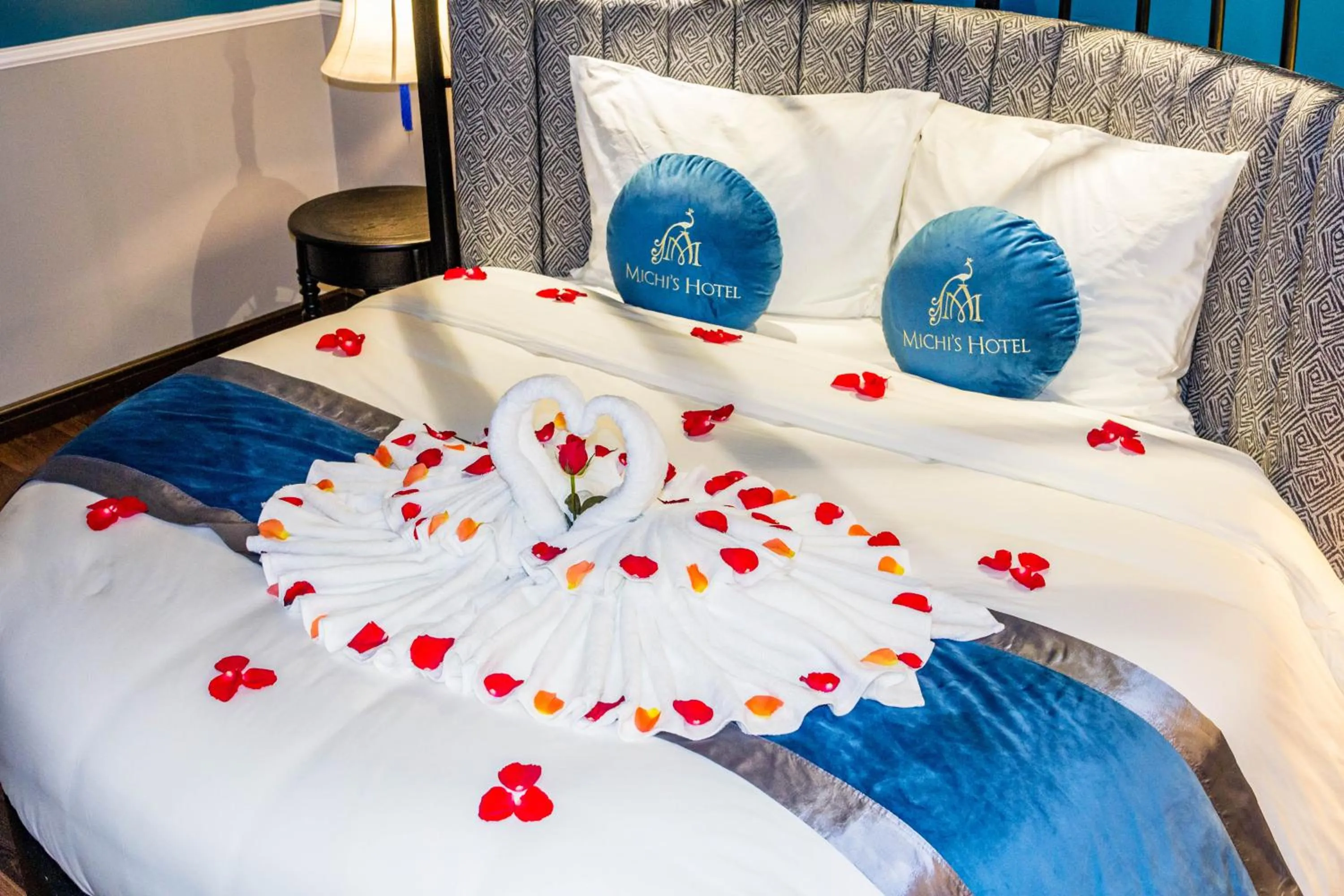 Bed in Michi's hotel laocai