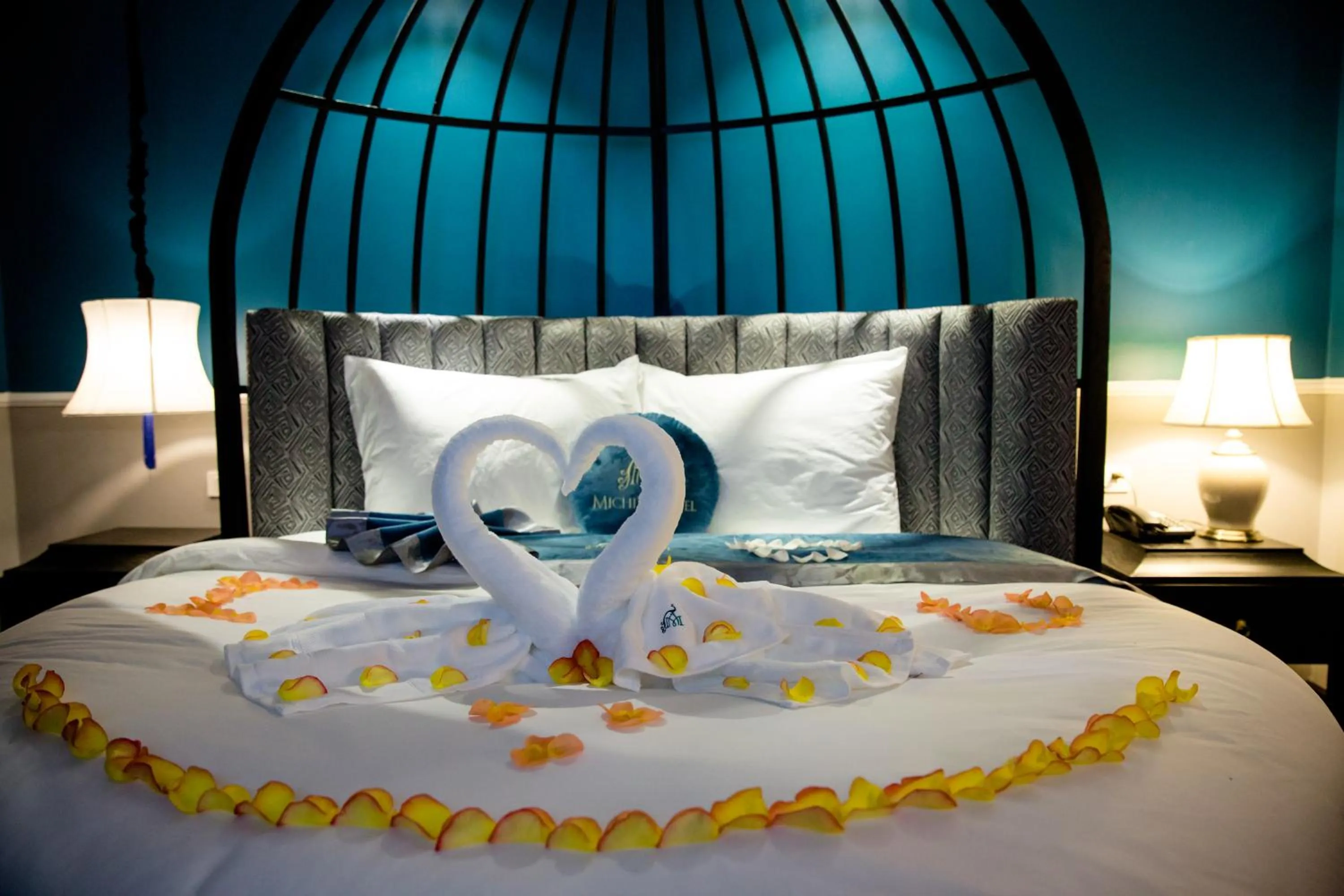 Bed in Michi's hotel laocai