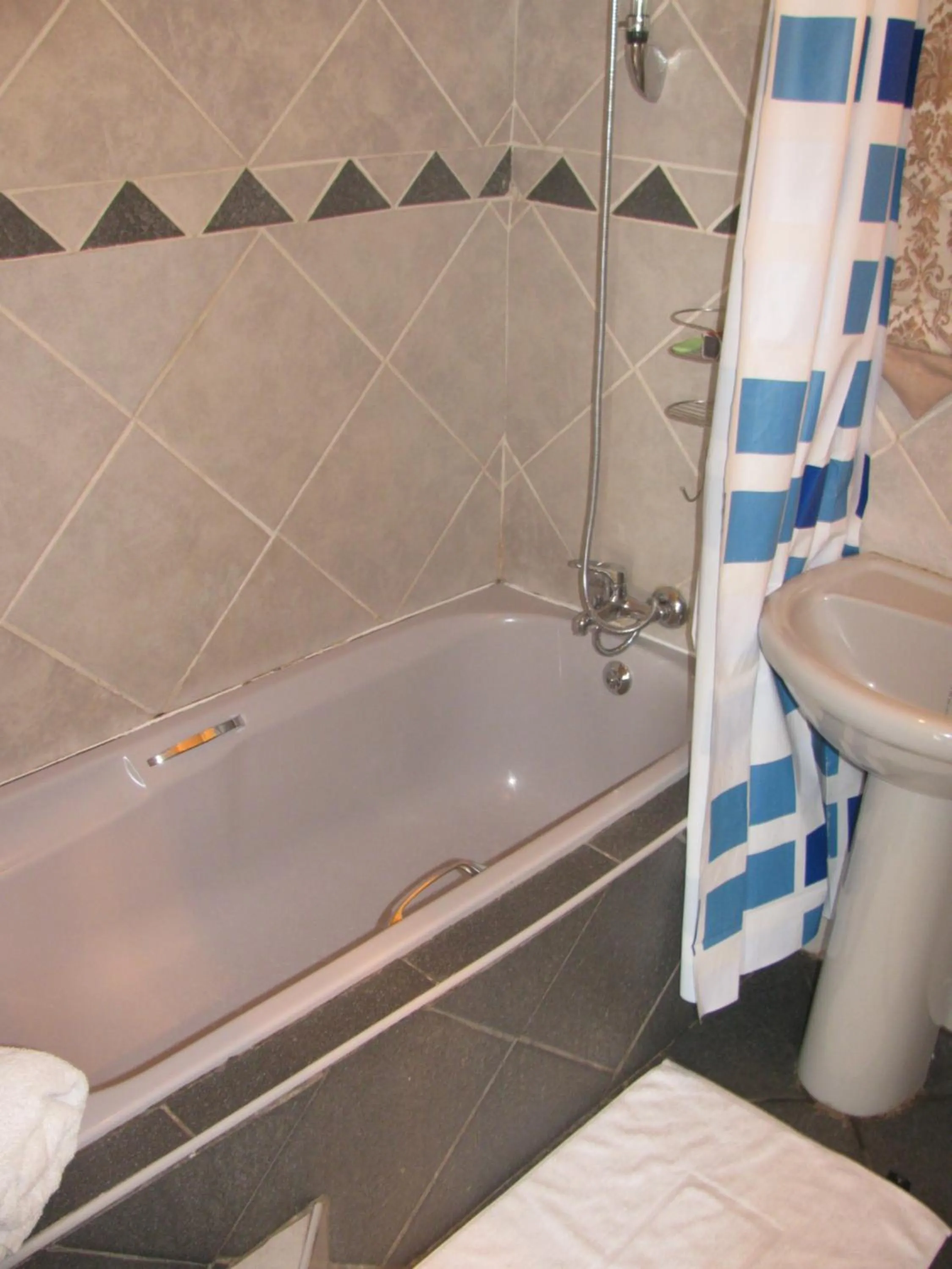 Bathroom in Bruno Comfort Suites