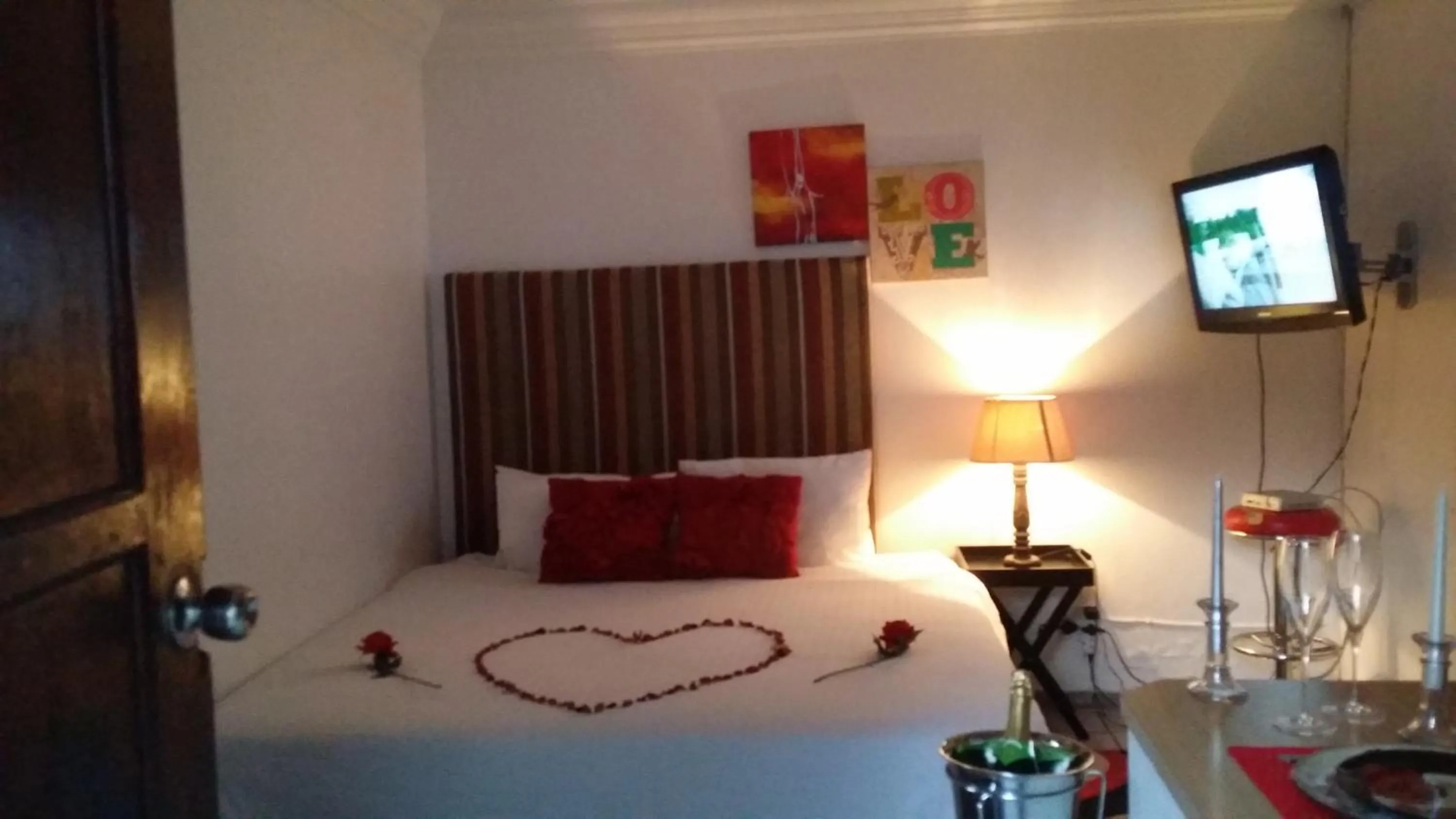 Photo of the whole room, Bed in Bruno Comfort Suites