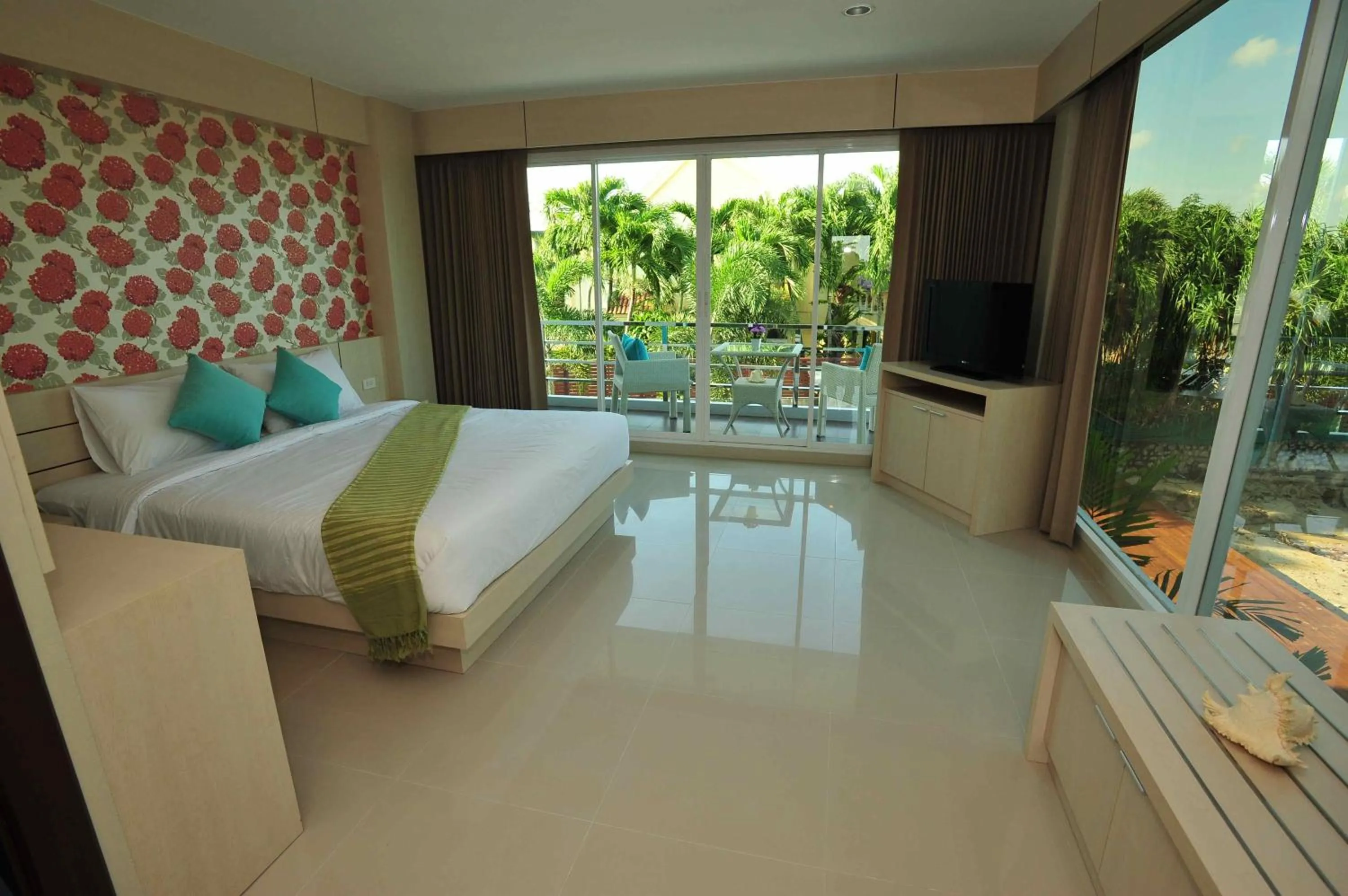 Photo of the whole room, Bed in Chalong Beach Front Residence