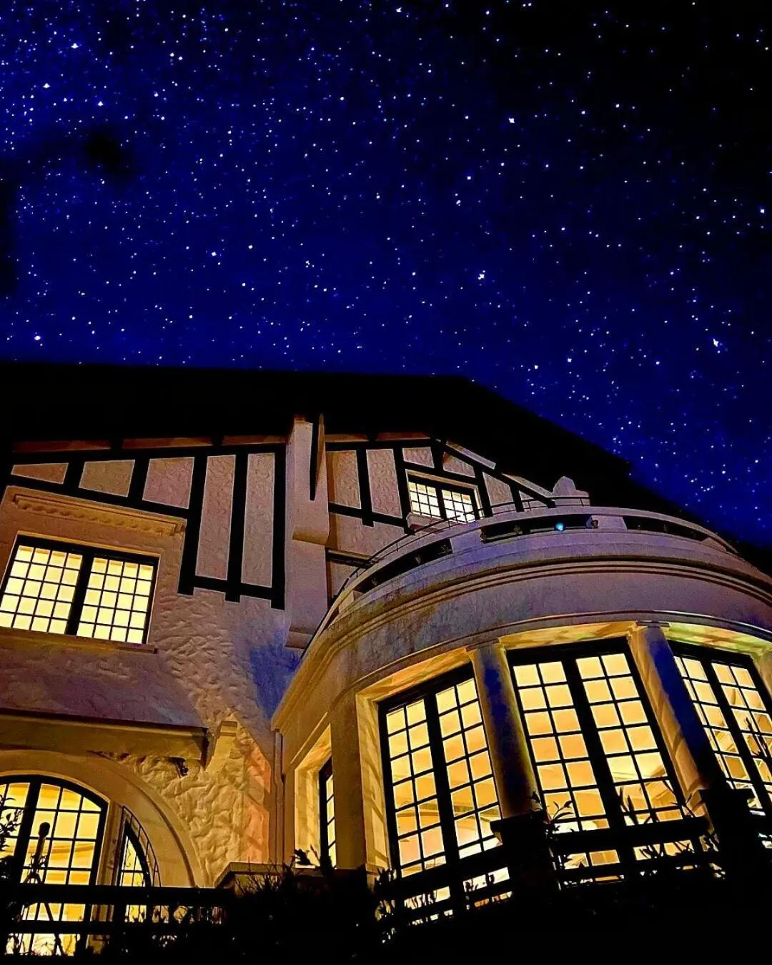 Property building in Quand la ville dort