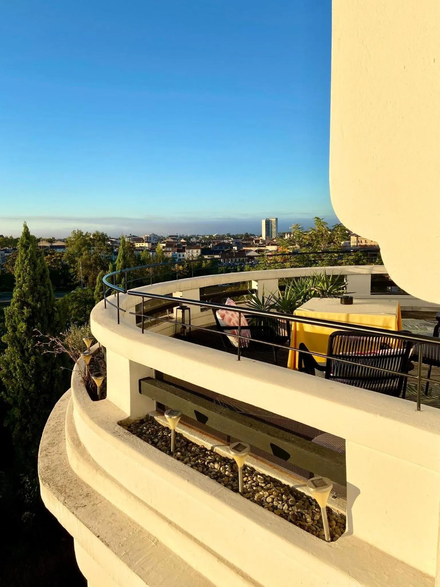 View (from property/room) in Quand la ville dort