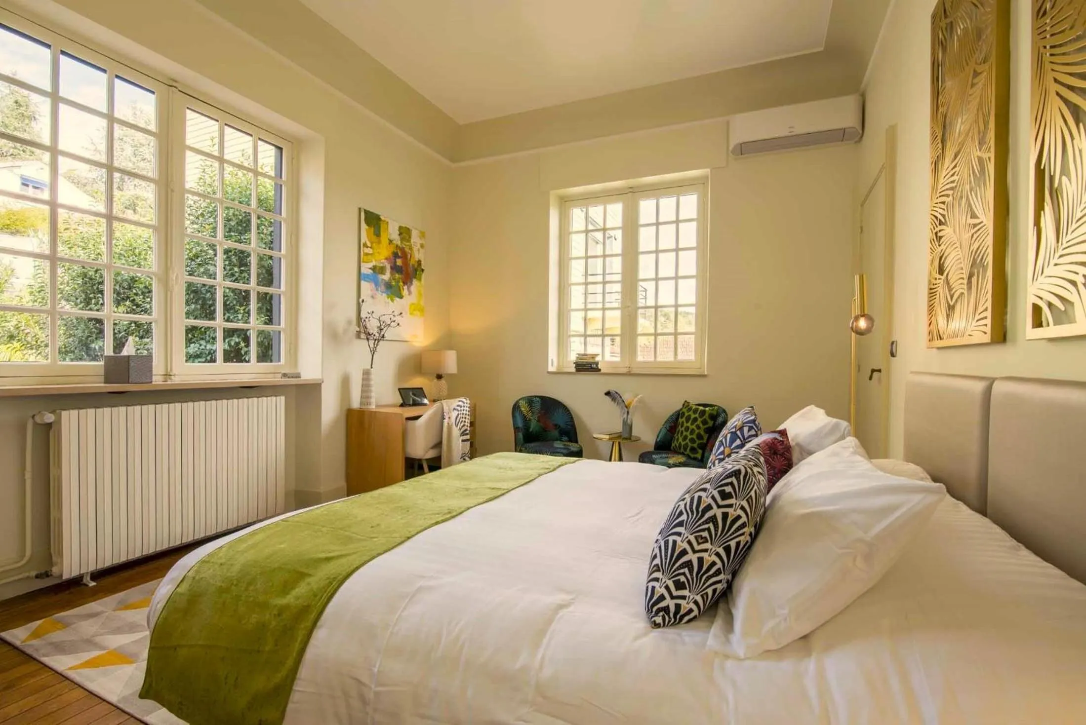 Bedroom, Bed in Quand la ville dort