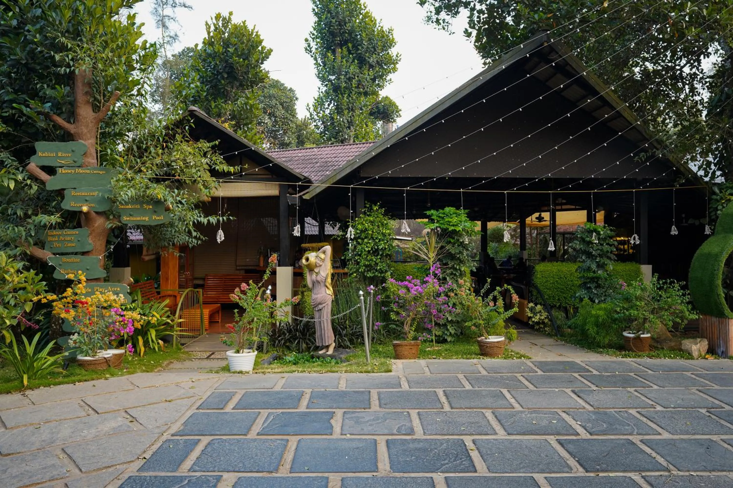 Garden in Kuruva Island Resort And Spa - By KABINI BREEZE