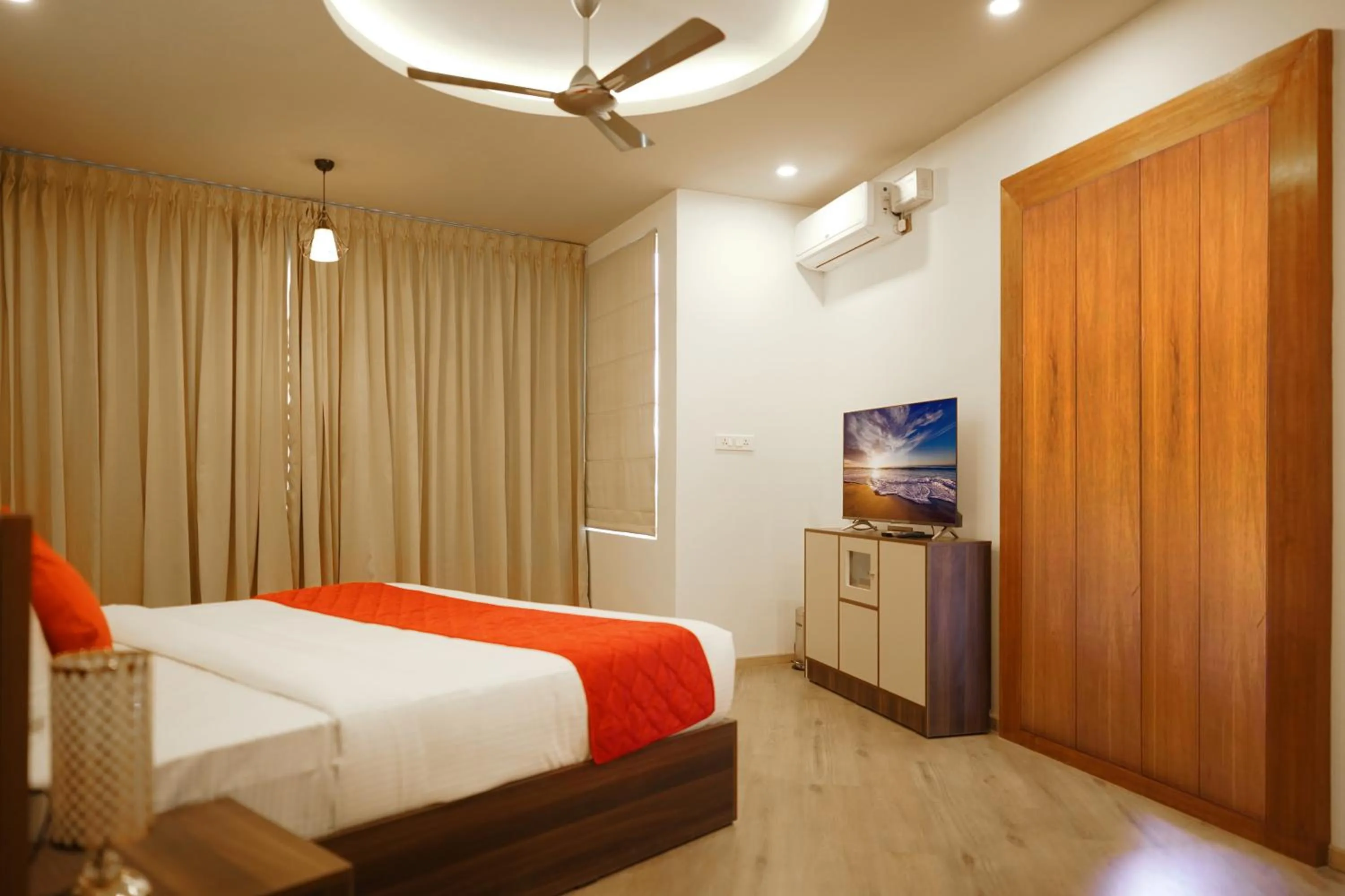 Bedroom, Bed in Kuruva Island Resort And Spa - By KABINI BREEZE