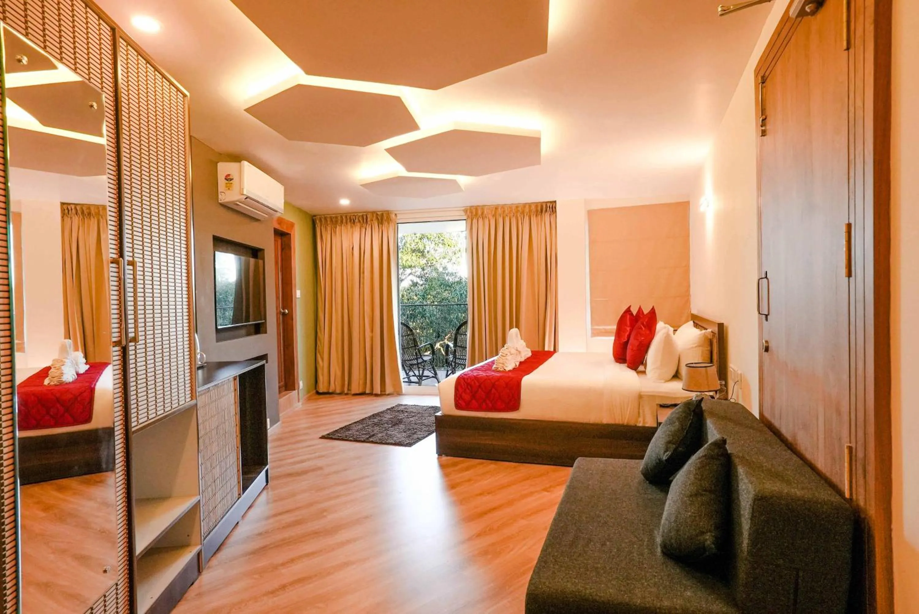 Bedroom, Bed in Kuruva Island Resort And Spa - By KABINI BREEZE