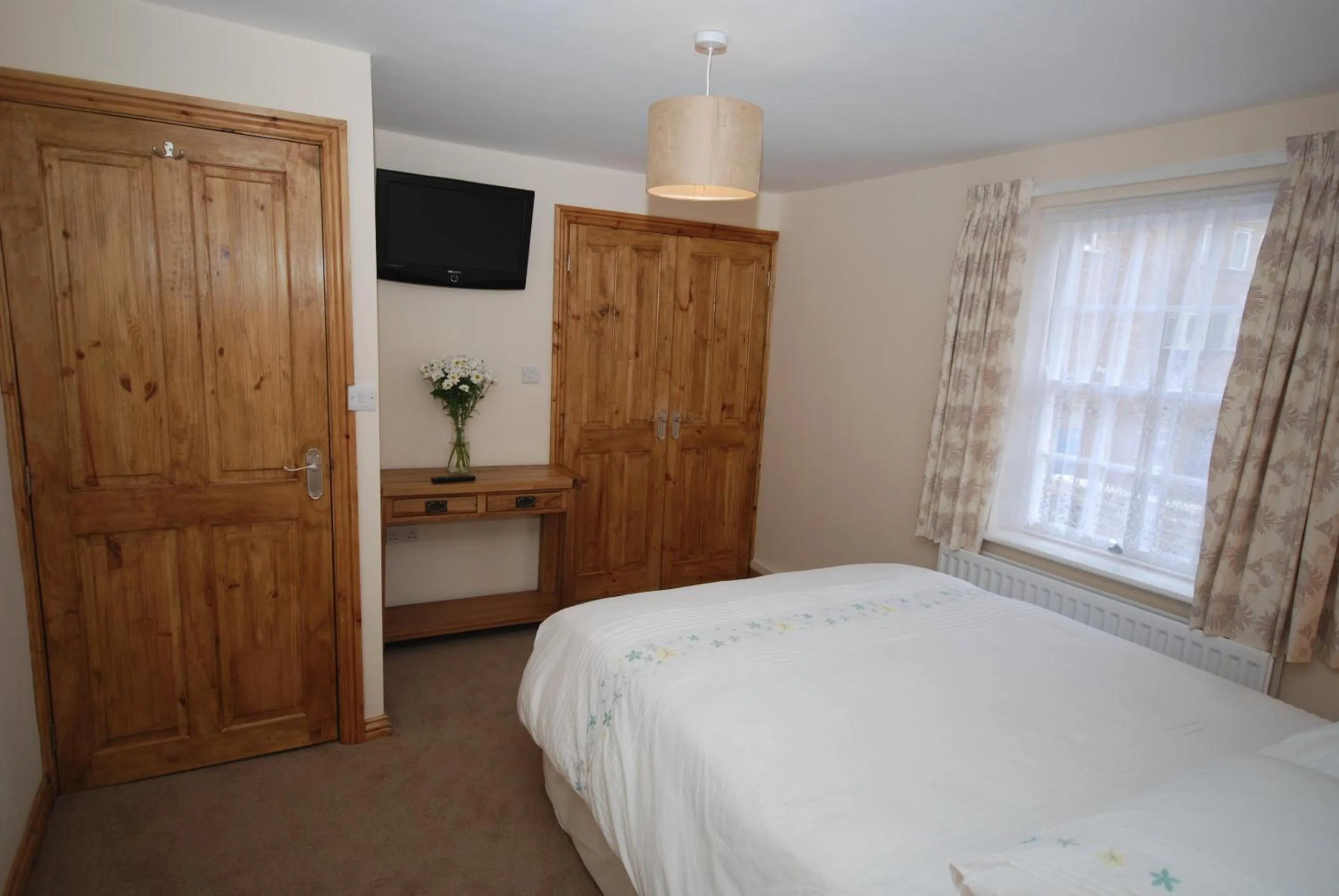 Bedroom, Bed in Saltburn Holidays Bluebell Cottage